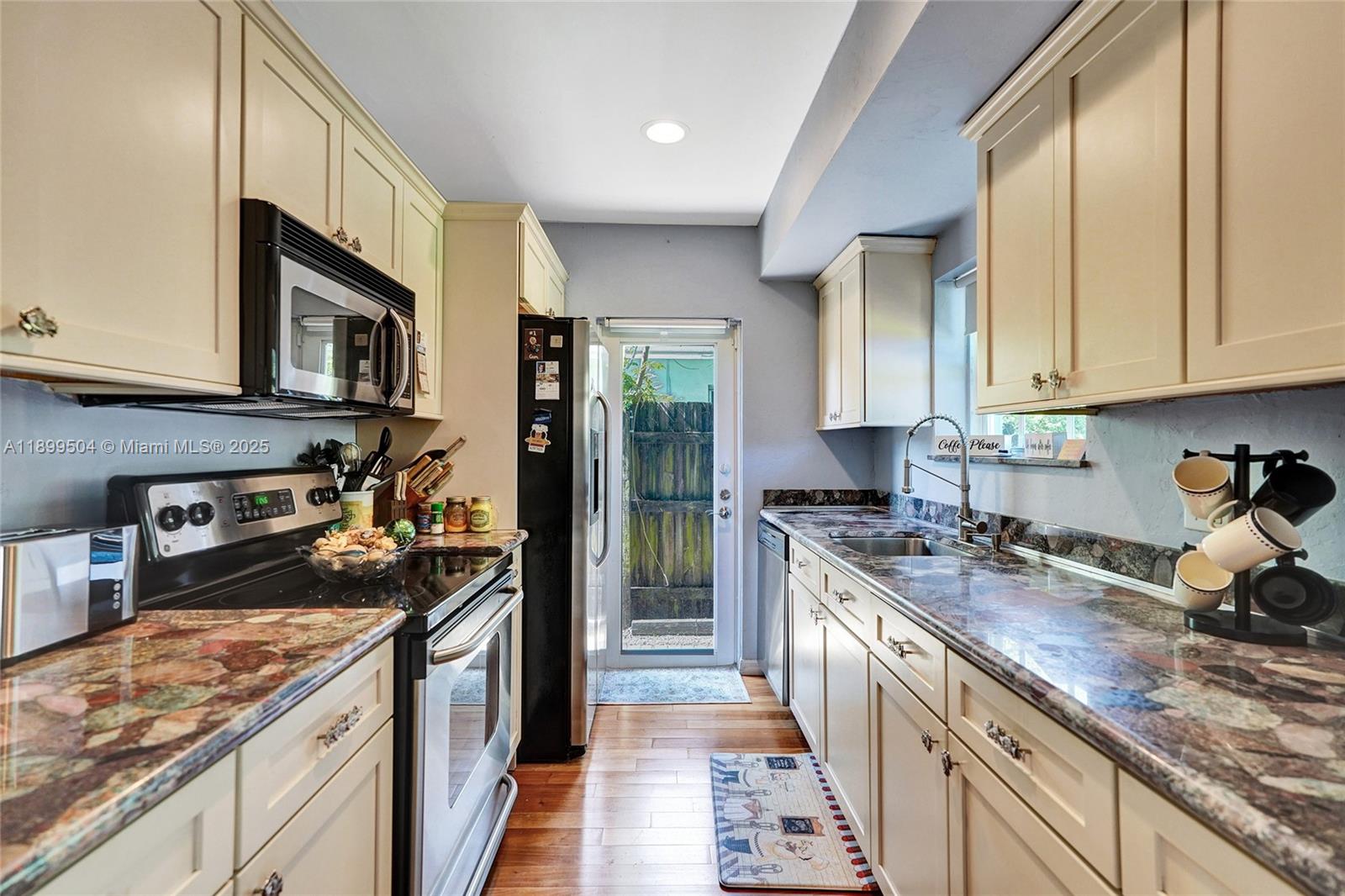 Подробнее / кв.футов $ 2025-10-20 0 Фото