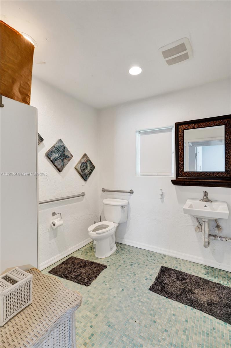 Подробнее / кв.футов $ 2025-10-20 0 Фото