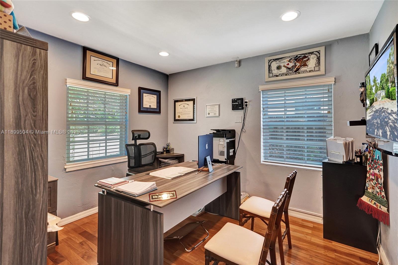 Подробнее / кв.футов $ 2025-10-20 0 Фото