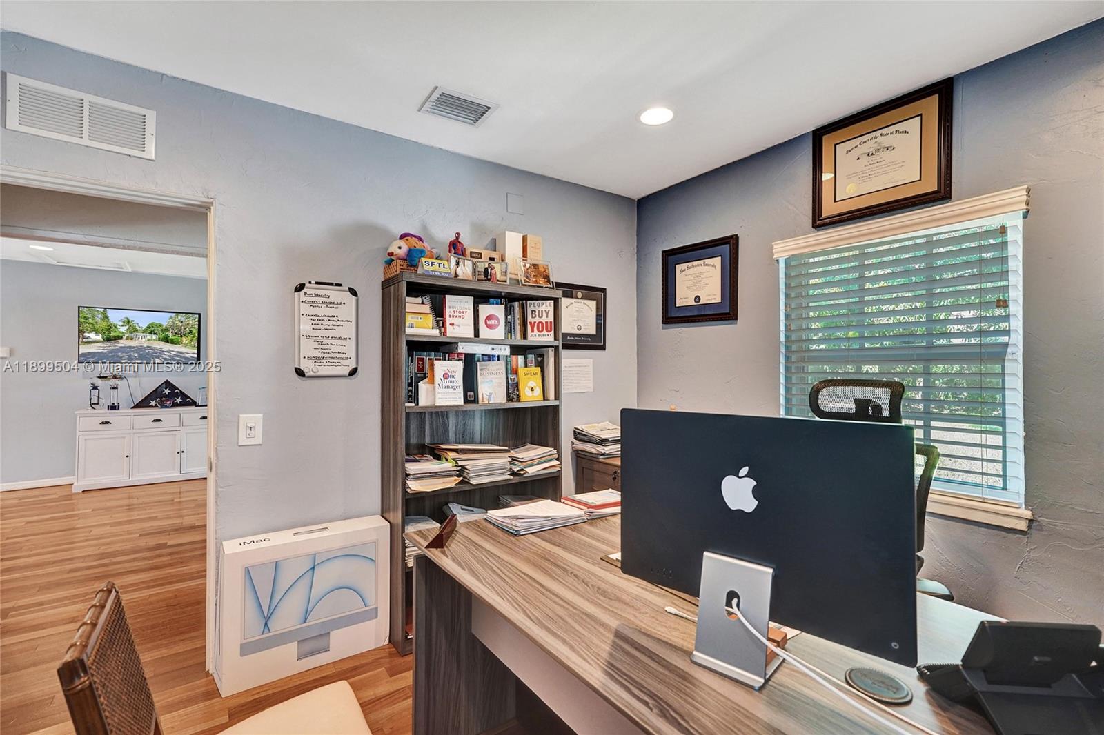 Подробнее / кв.футов $ 2025-10-20 0 Фото