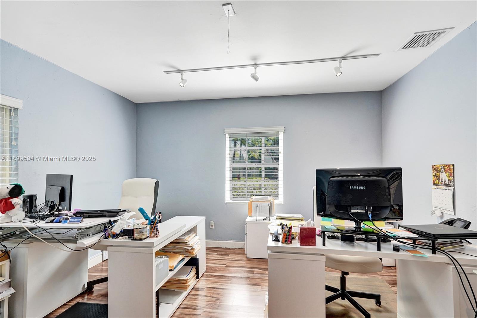 Подробнее / кв.футов $ 2025-10-20 0 Фото