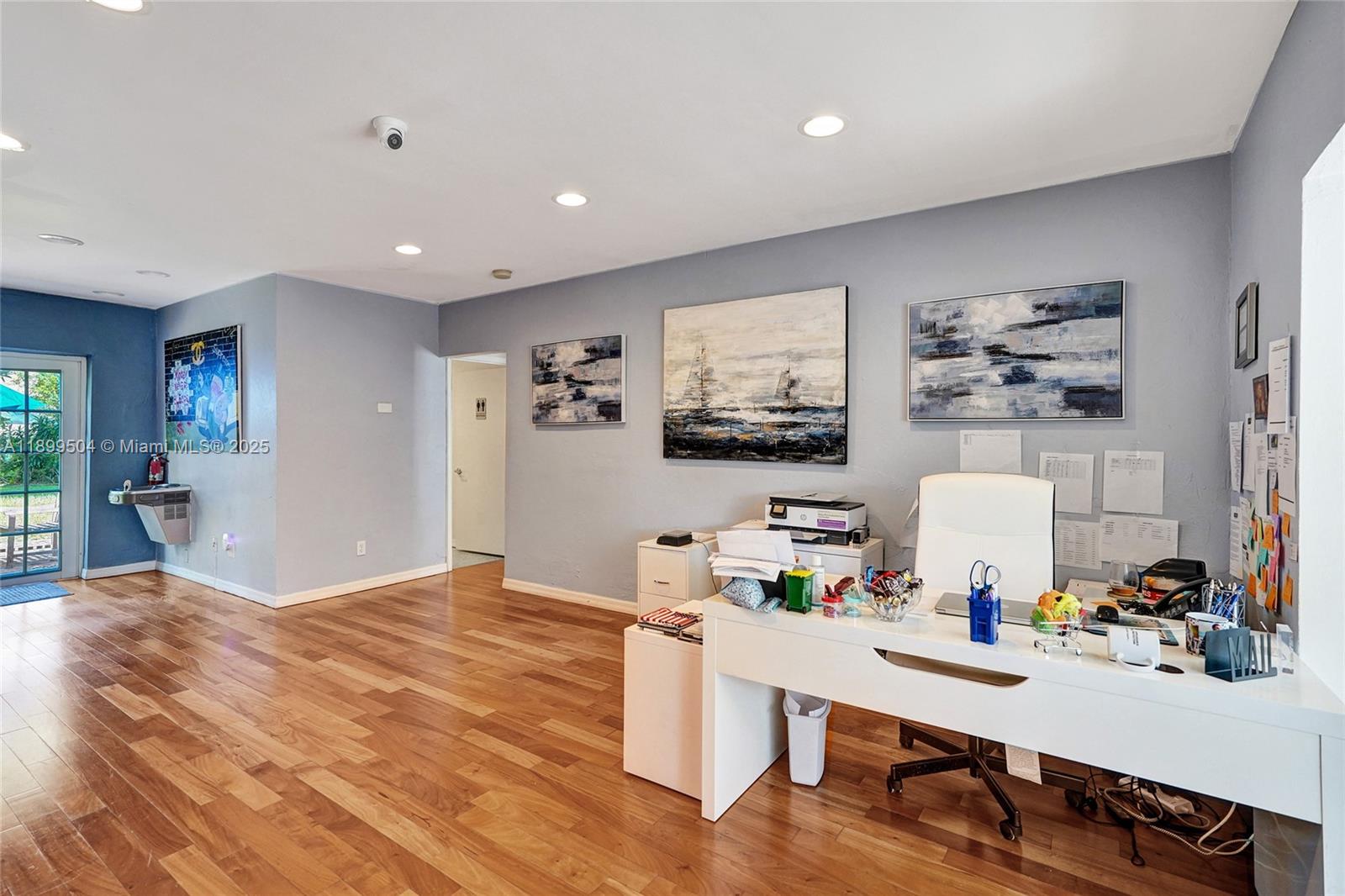 Подробнее / кв.футов $ 2025-10-20 0 Фото