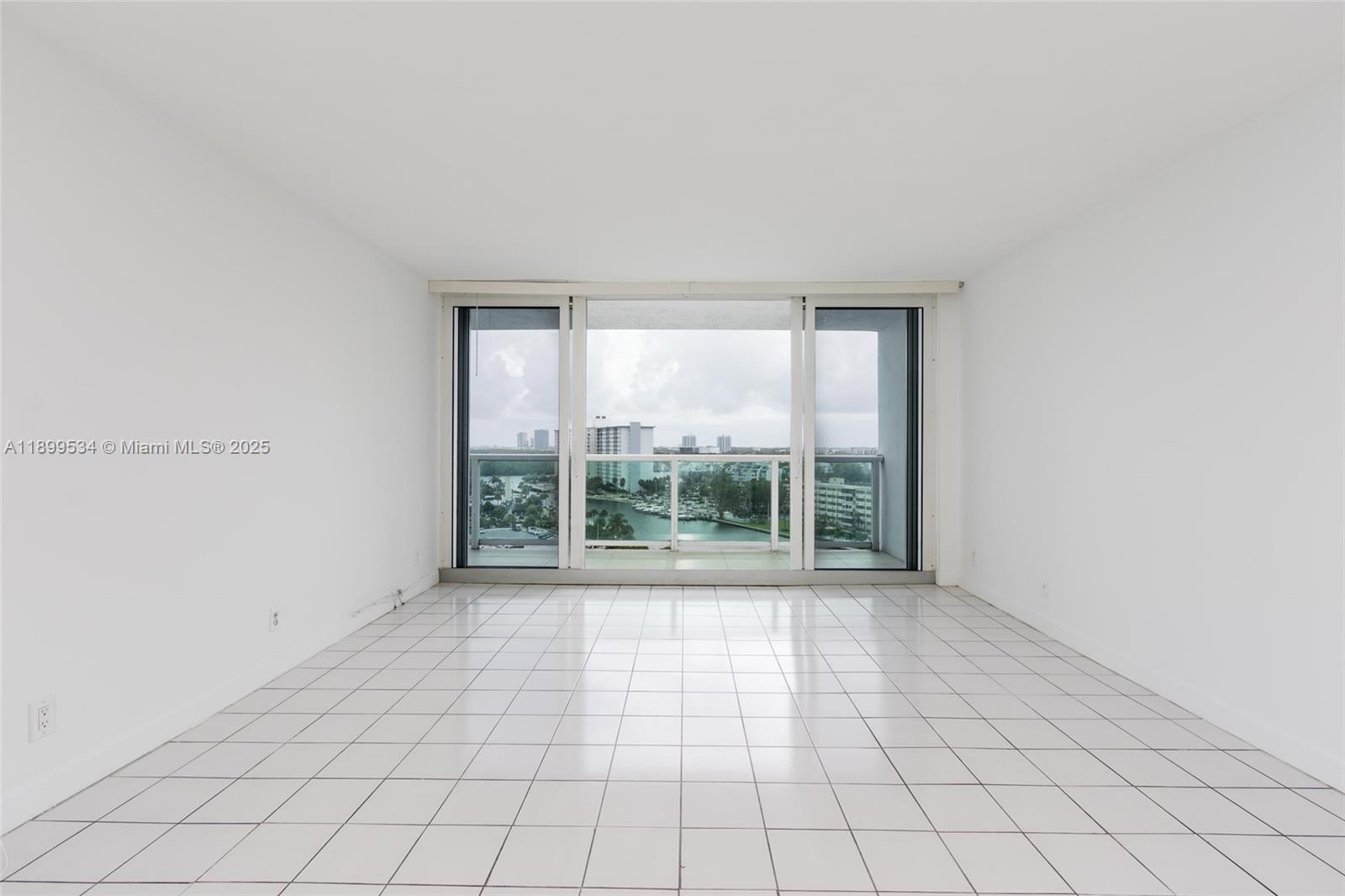 1102 1 / 2 991 sq. ft. $ 2025-10-20 0 Photo