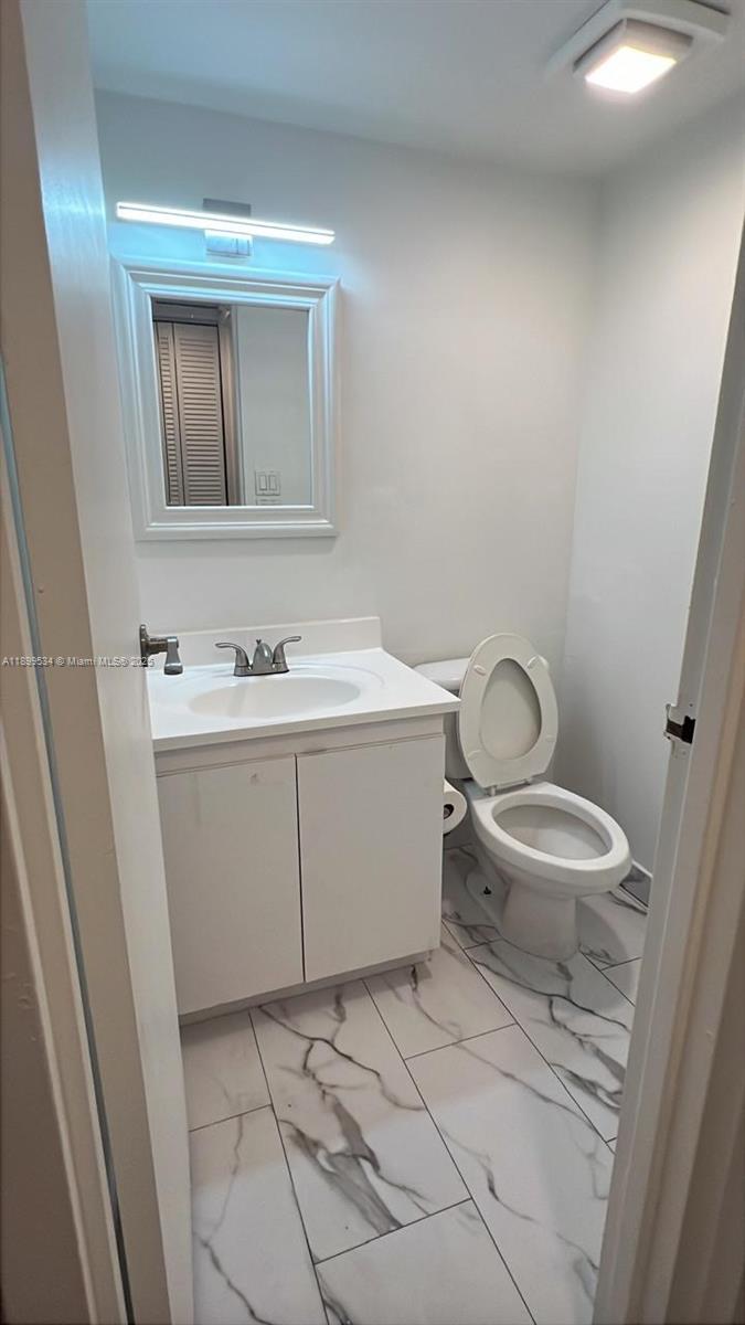 1102 1 / 2 991 sq. ft. $ 2025-10-20 0 Photo