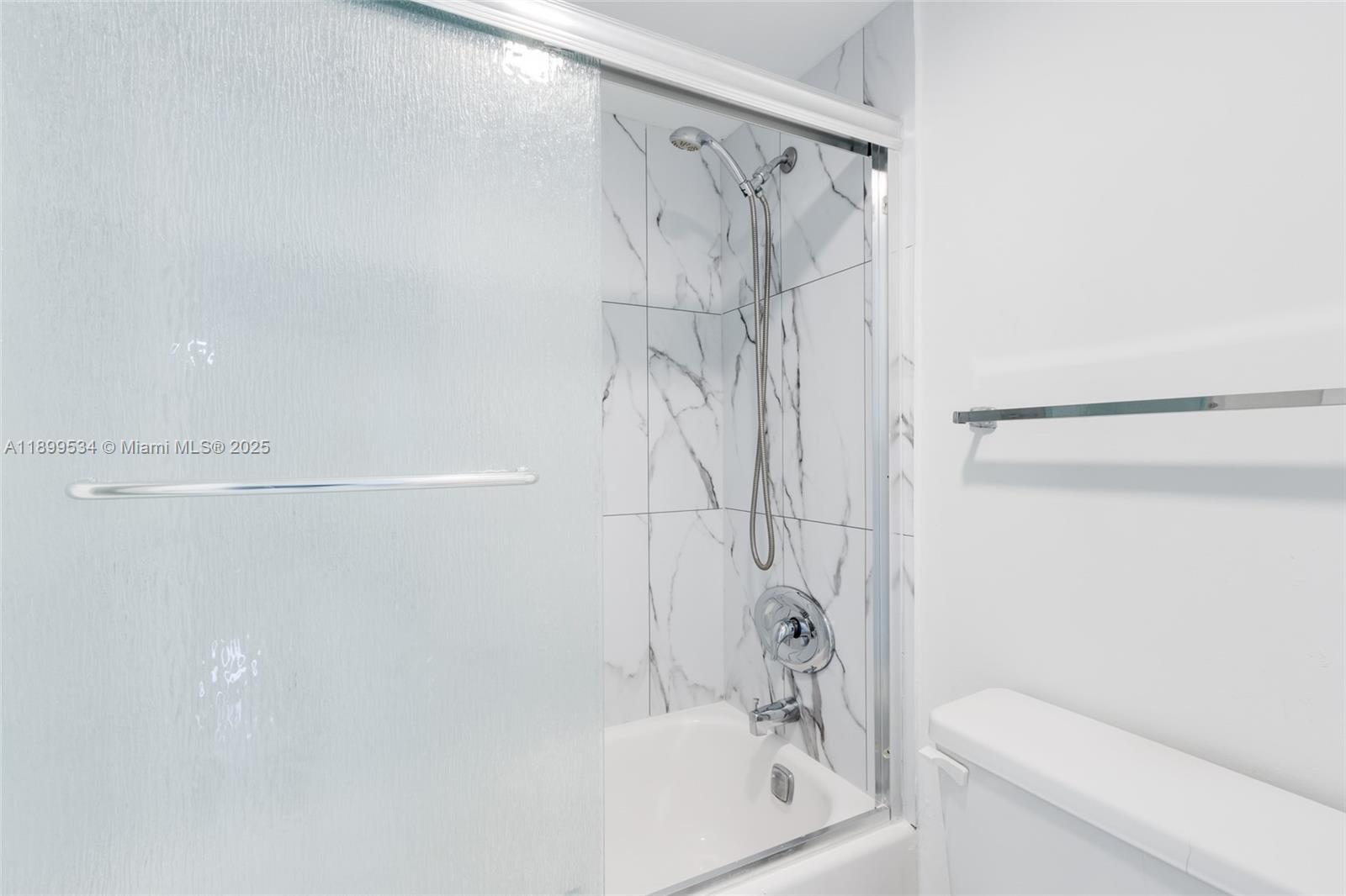 1102 1 / 2 991 sq. ft. $ 2025-10-20 0 Photo