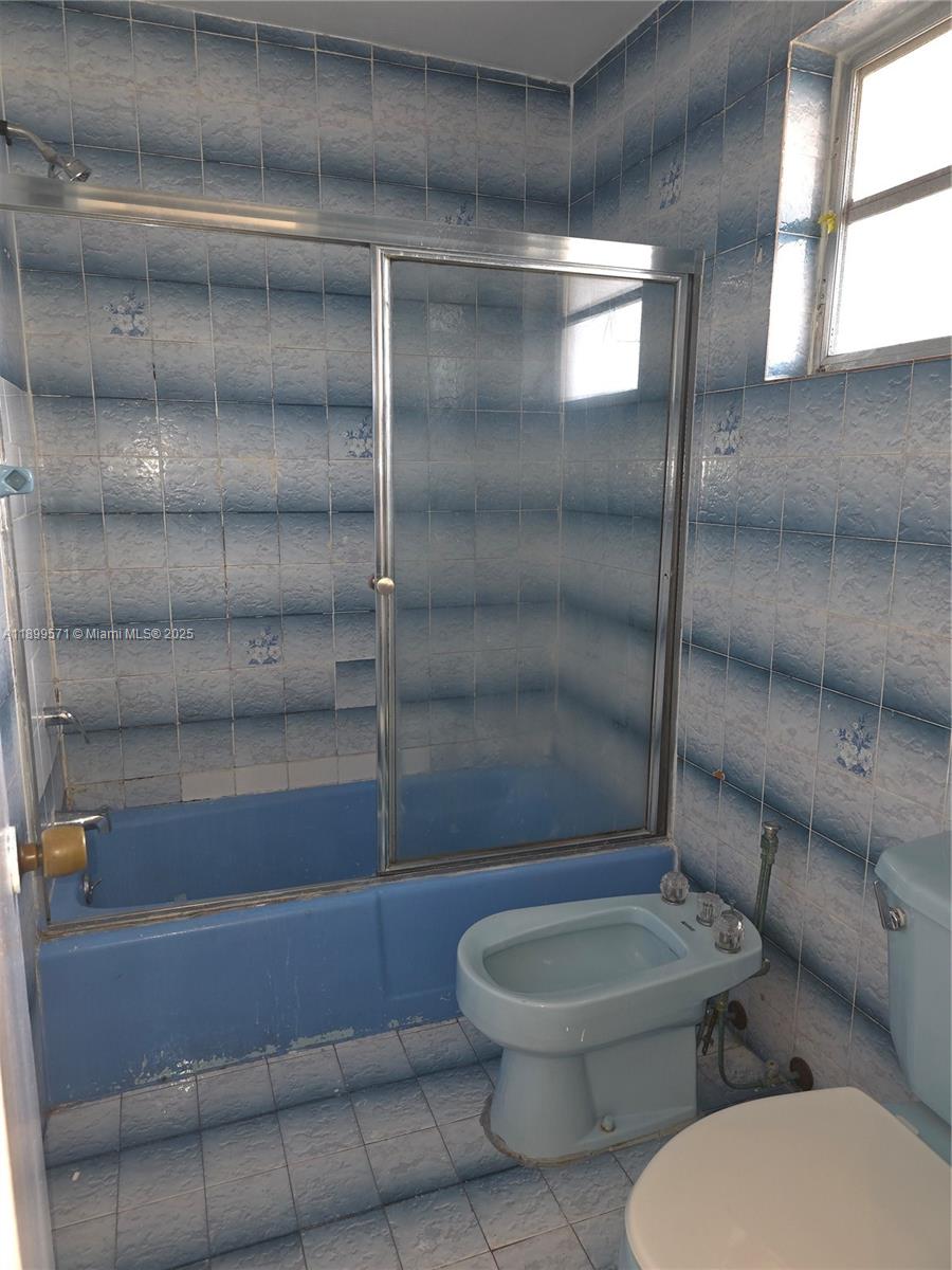 Ver detalles   /  3338 sq. ft. $ 2025-10-20 0 foto