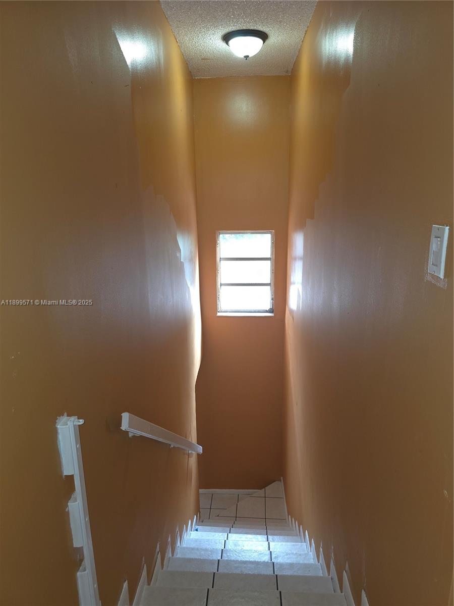 Ver detalles   /  3338 sq. ft. $ 2025-10-20 0 foto