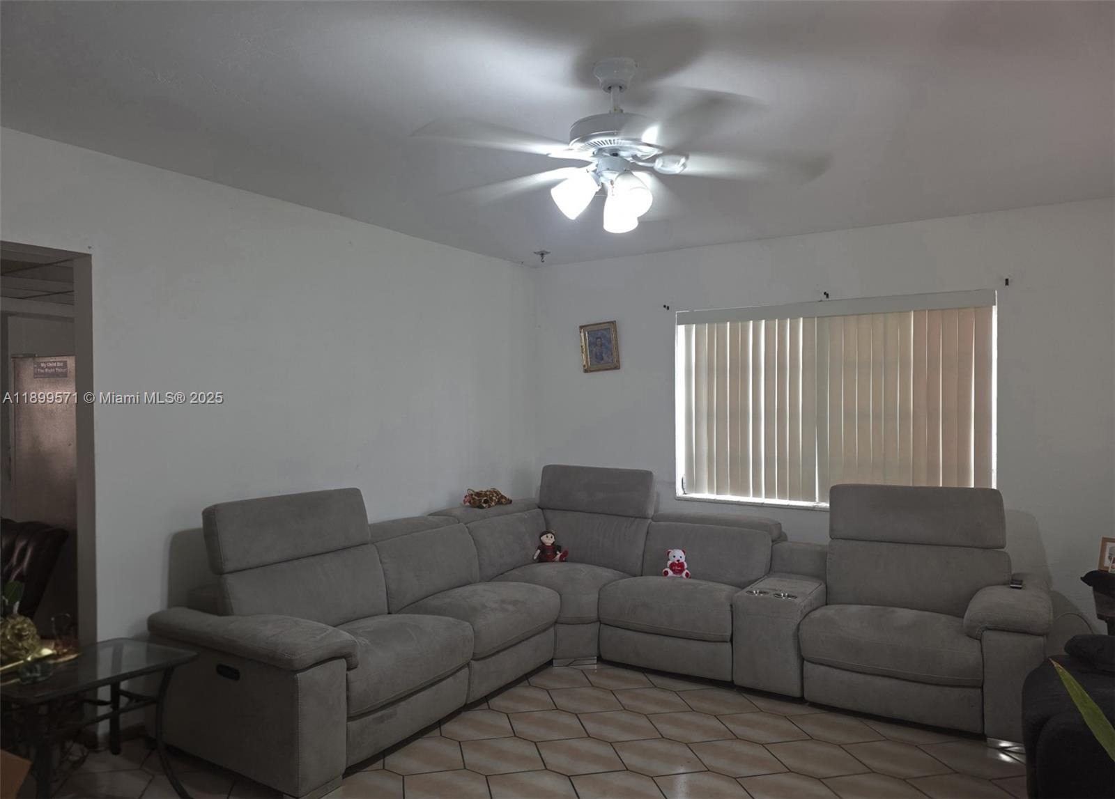 Ver detalles   /  3338 sq. ft. $ 2025-10-20 0 foto