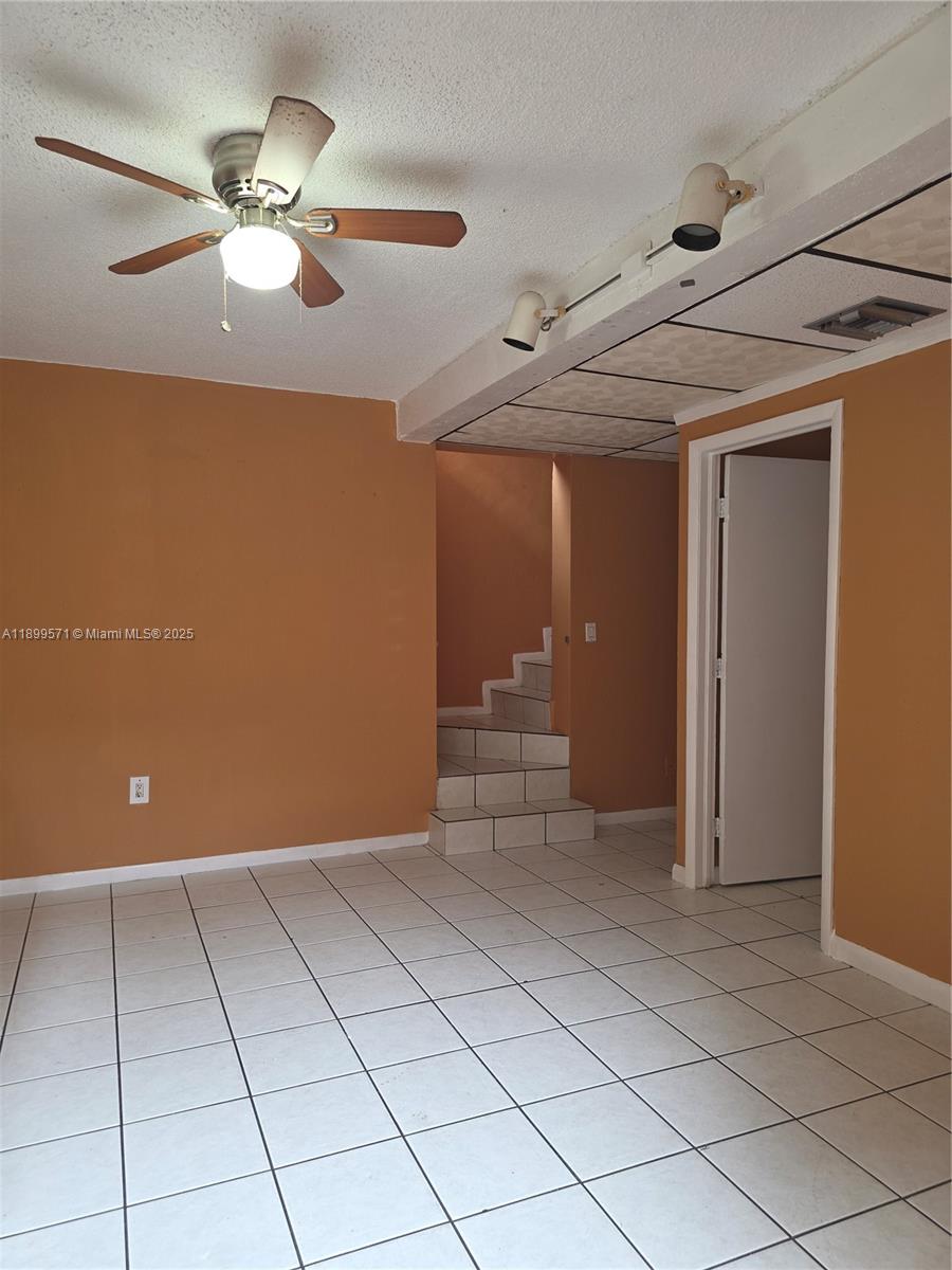 Ver detalles   /  3338 sq. ft. $ 2025-10-20 0 foto