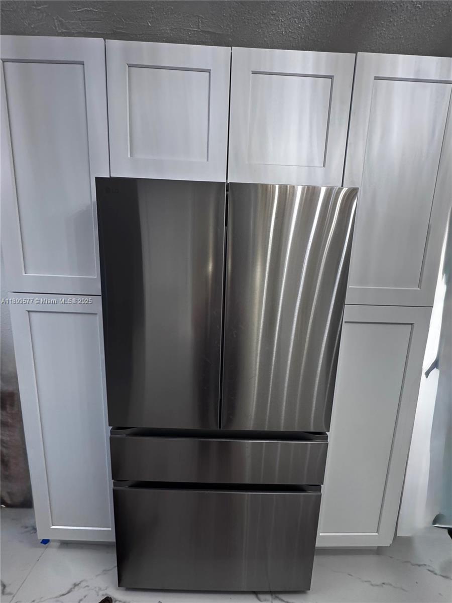   /  1596 sq. ft. $ 2025-10-20 0 Photo