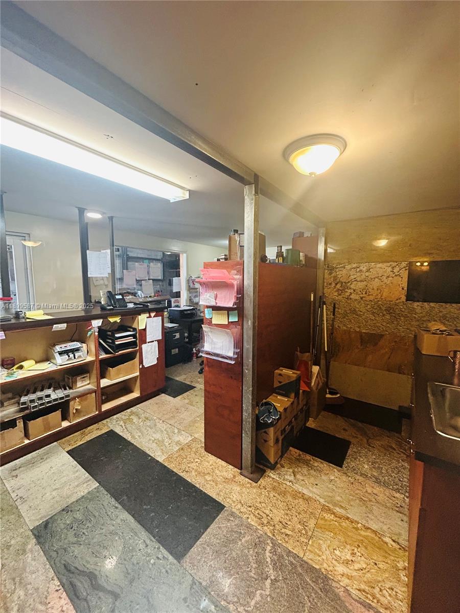 Подробнее   /   кв.футов $ 2025-10-20 0 Фото