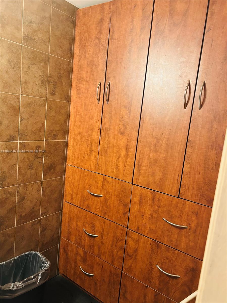 Подробнее   /   кв.футов $ 2025-10-20 0 Фото