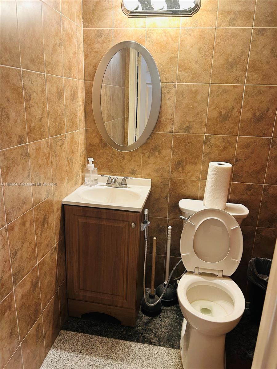 Подробнее   /   кв.футов $ 2025-10-20 0 Фото