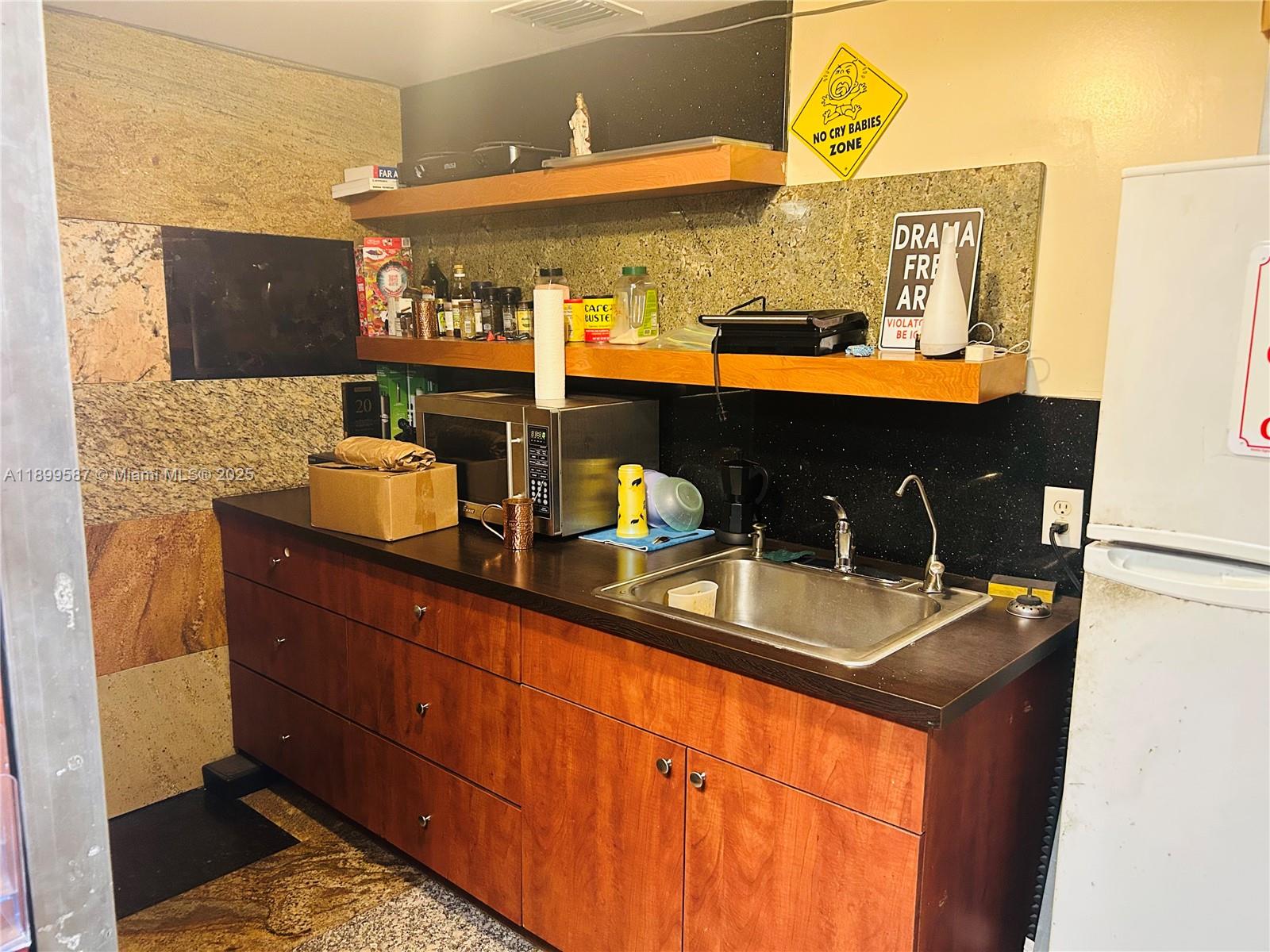 Подробнее   /   кв.футов $ 2025-10-20 0 Фото