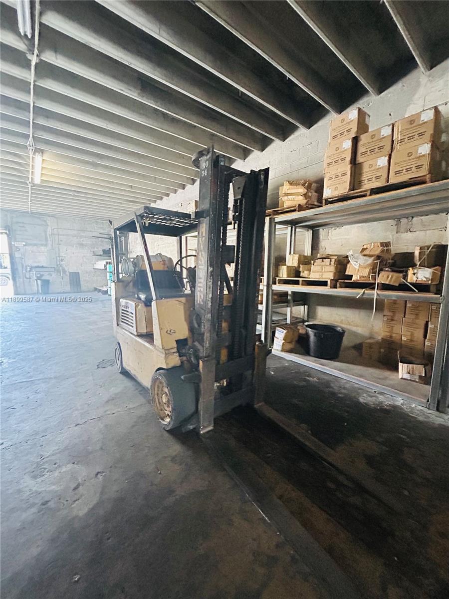 Подробнее   /   кв.футов $ 2025-10-20 0 Фото