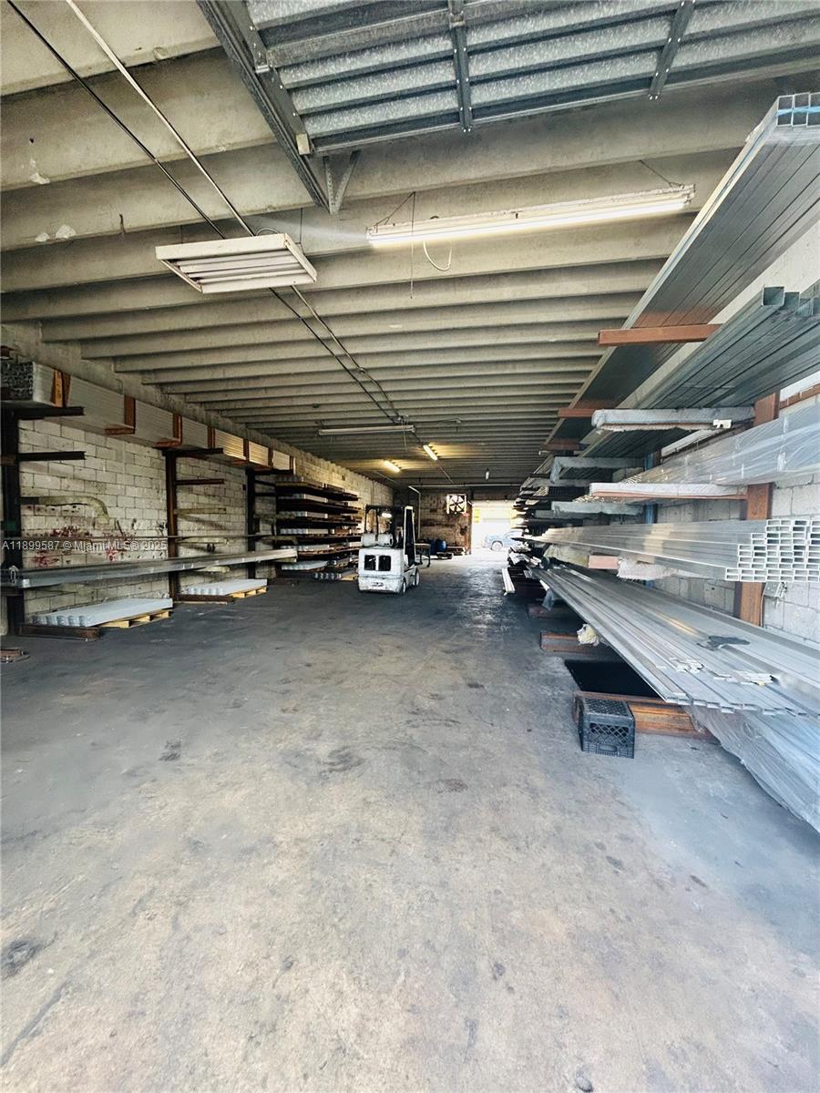 Подробнее   /   кв.футов $ 2025-10-20 0 Фото