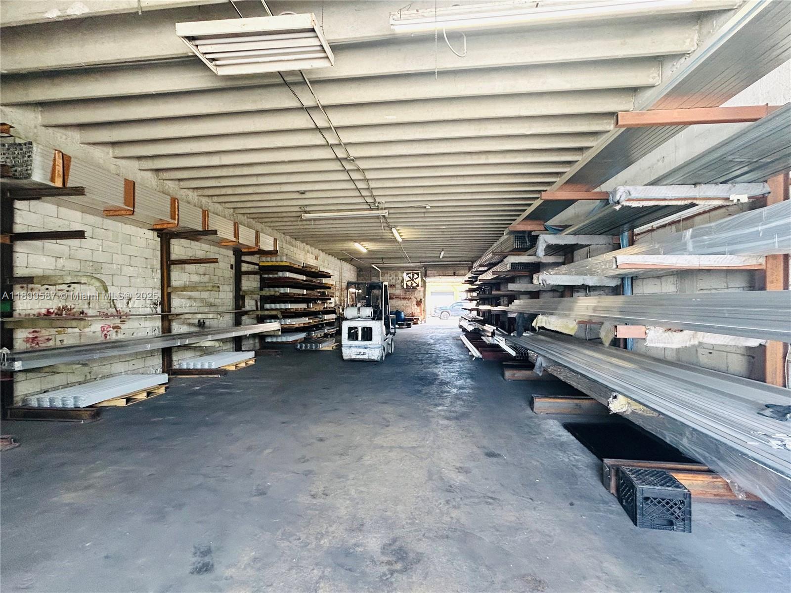 Подробнее   /   кв.футов $ 2025-10-20 0 Фото