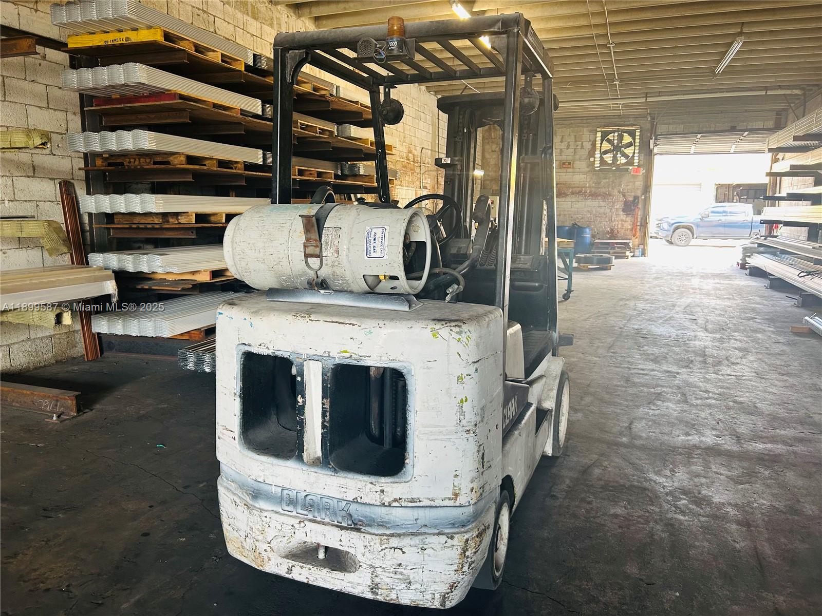 Подробнее   /   кв.футов $ 2025-10-20 0 Фото