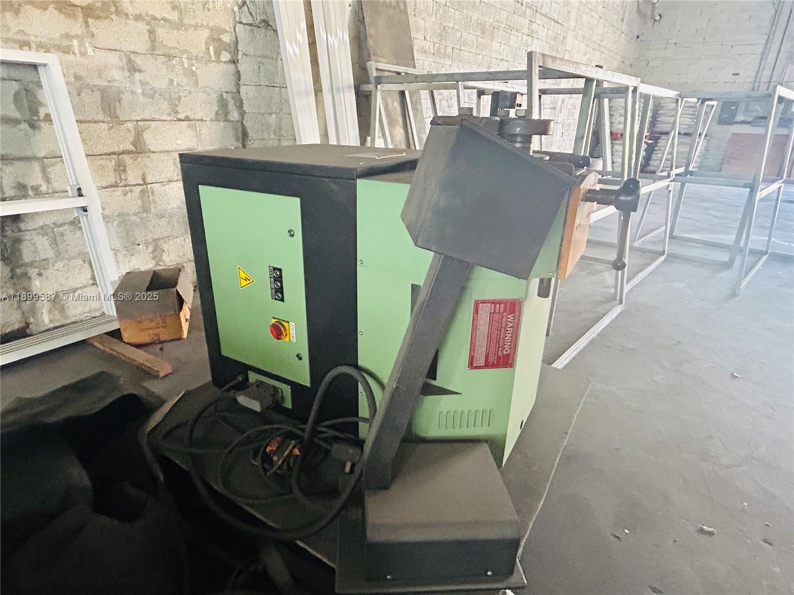 Подробнее   /   кв.футов $ 2025-10-20 0 Фото