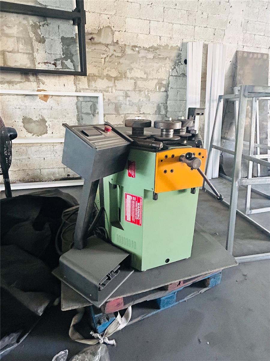 Подробнее   /   кв.футов $ 2025-10-20 0 Фото