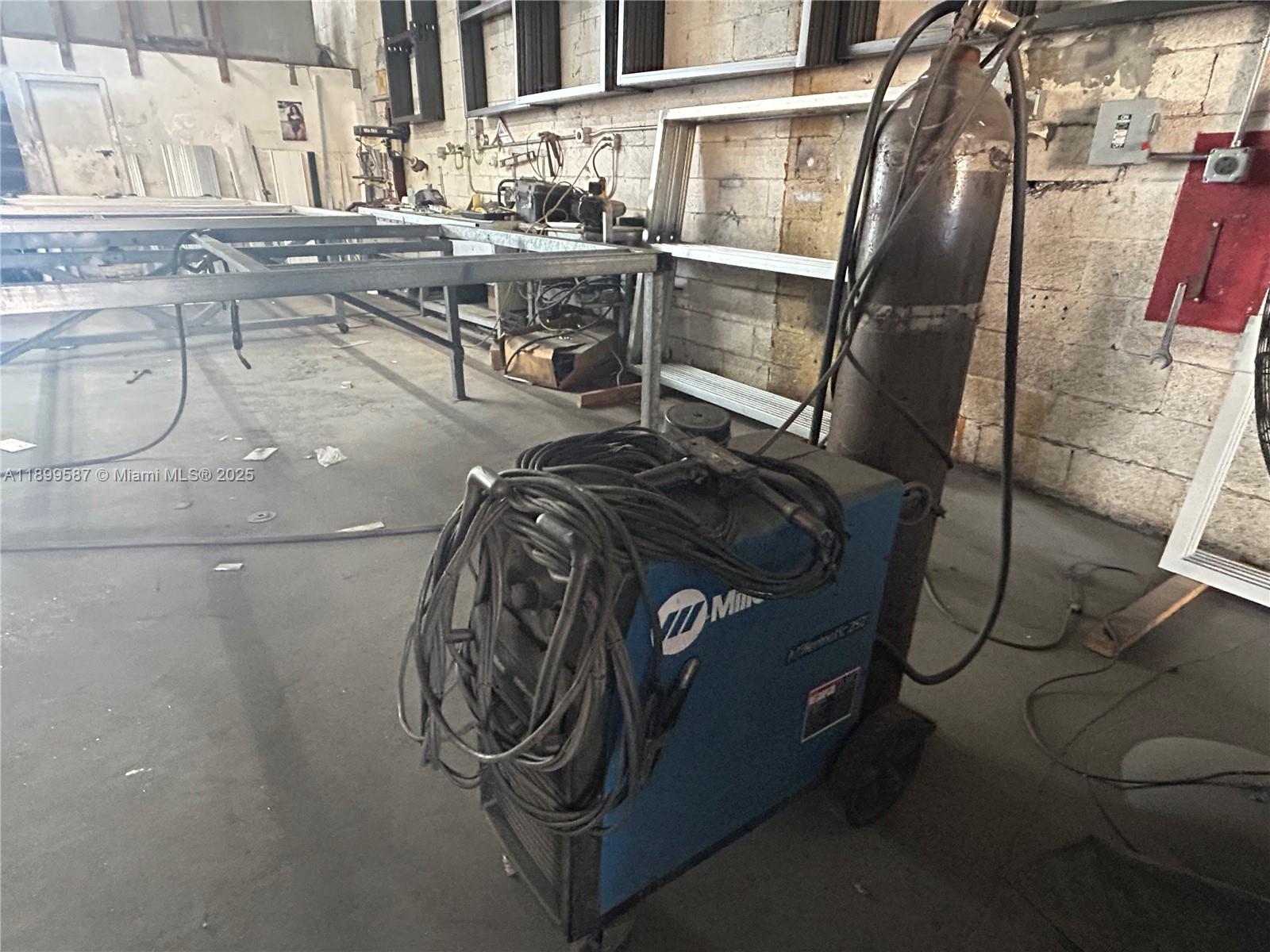 Подробнее   /   кв.футов $ 2025-10-20 0 Фото