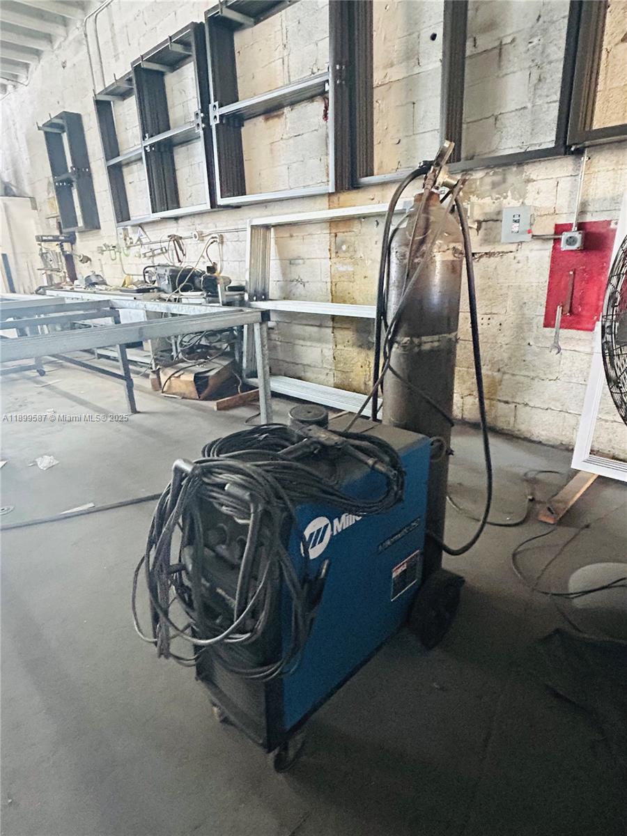 Подробнее   /   кв.футов $ 2025-10-20 0 Фото