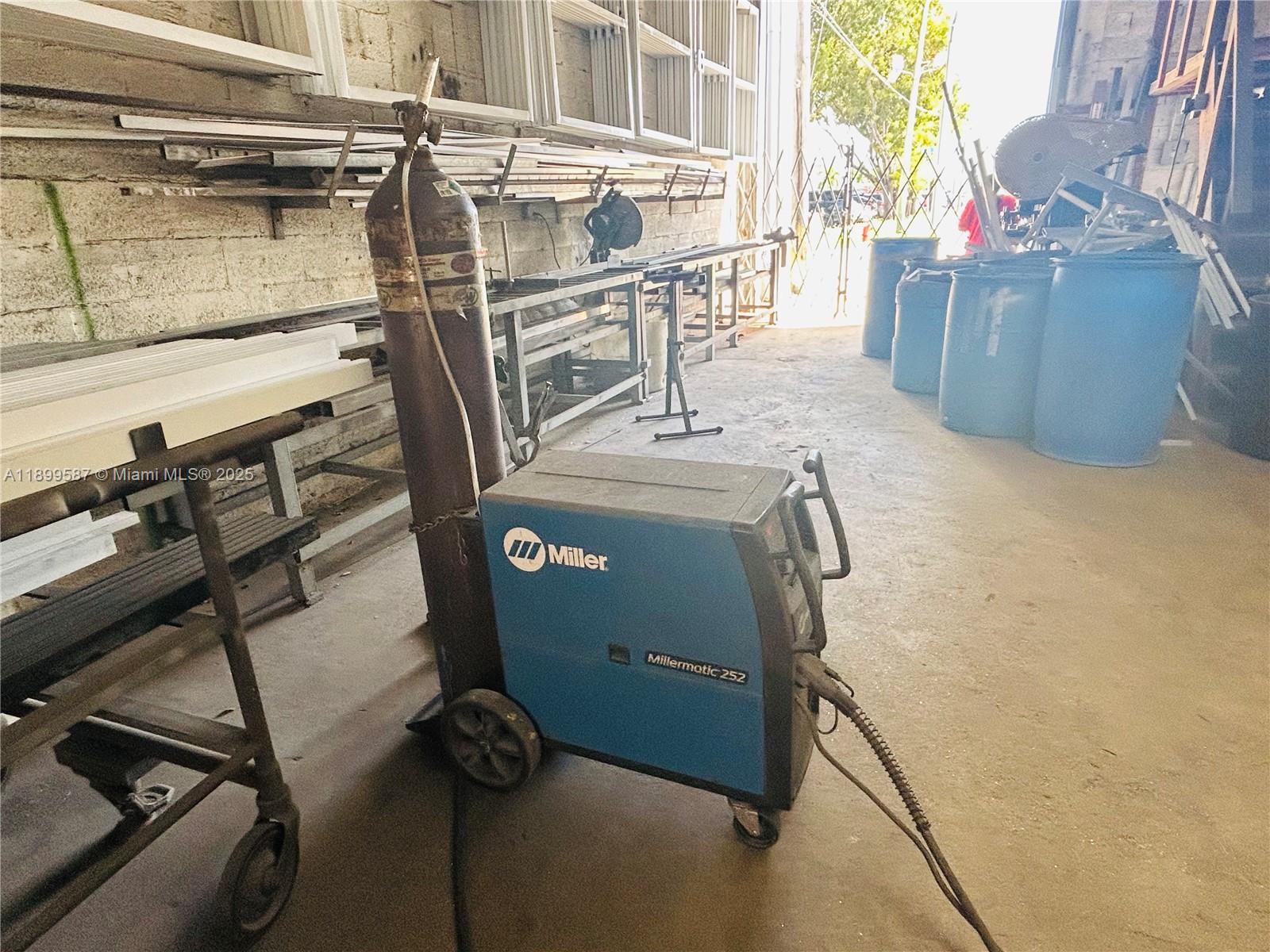 Подробнее   /   кв.футов $ 2025-10-20 0 Фото