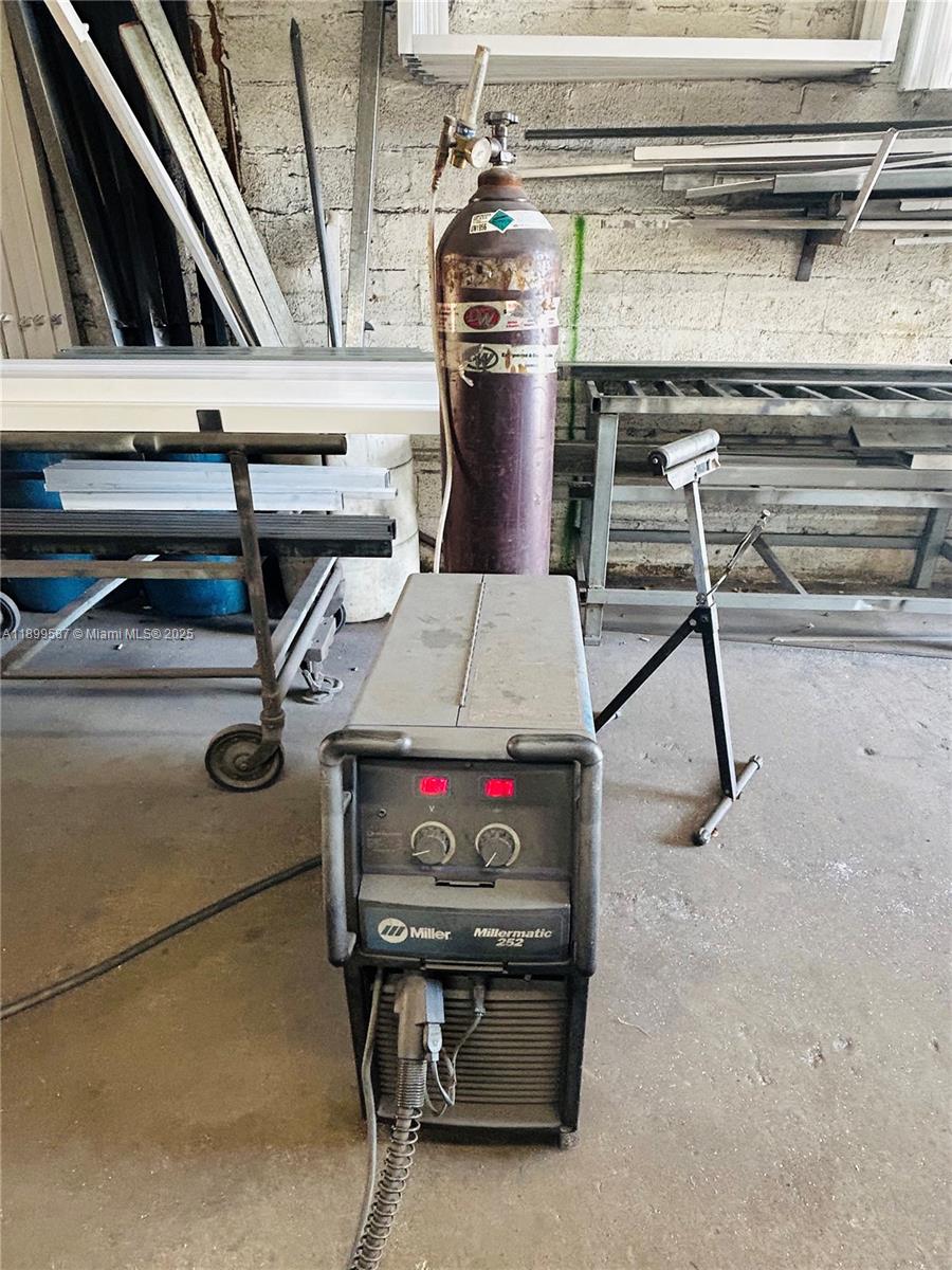 Подробнее   /   кв.футов $ 2025-10-20 0 Фото