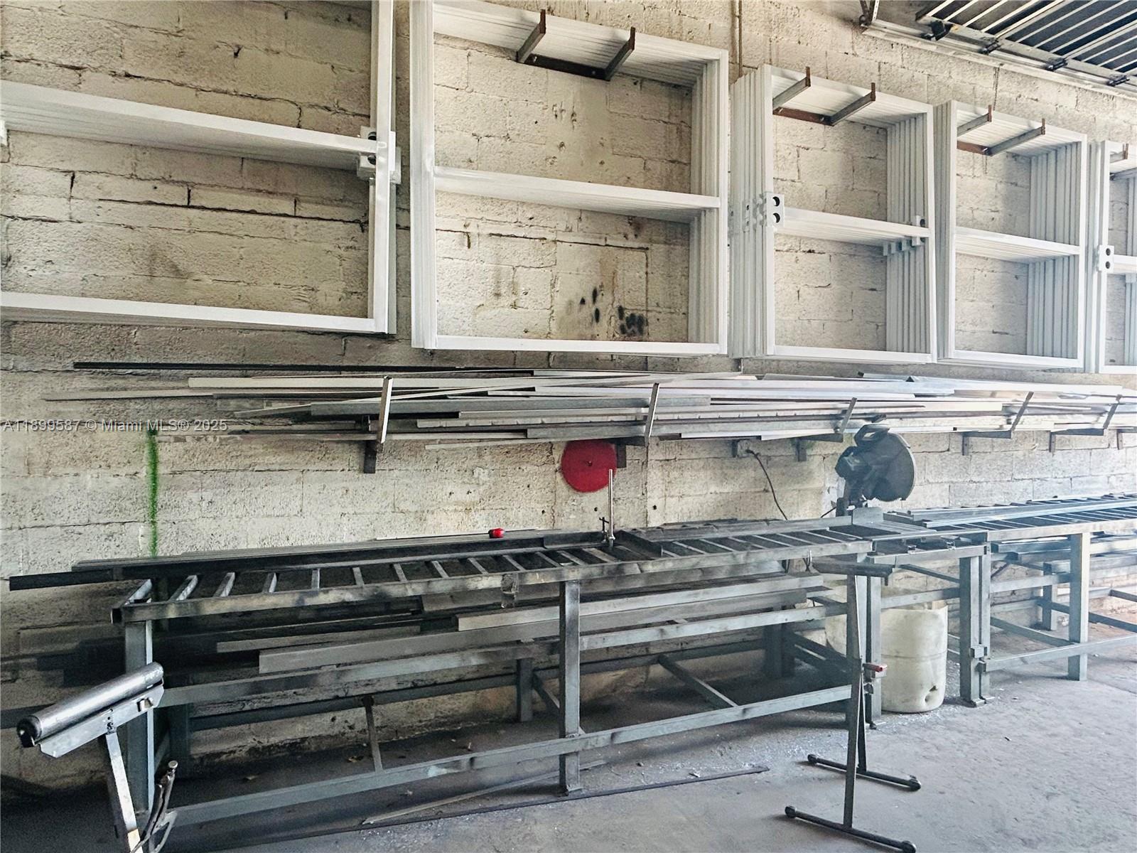 Подробнее   /   кв.футов $ 2025-10-20 0 Фото