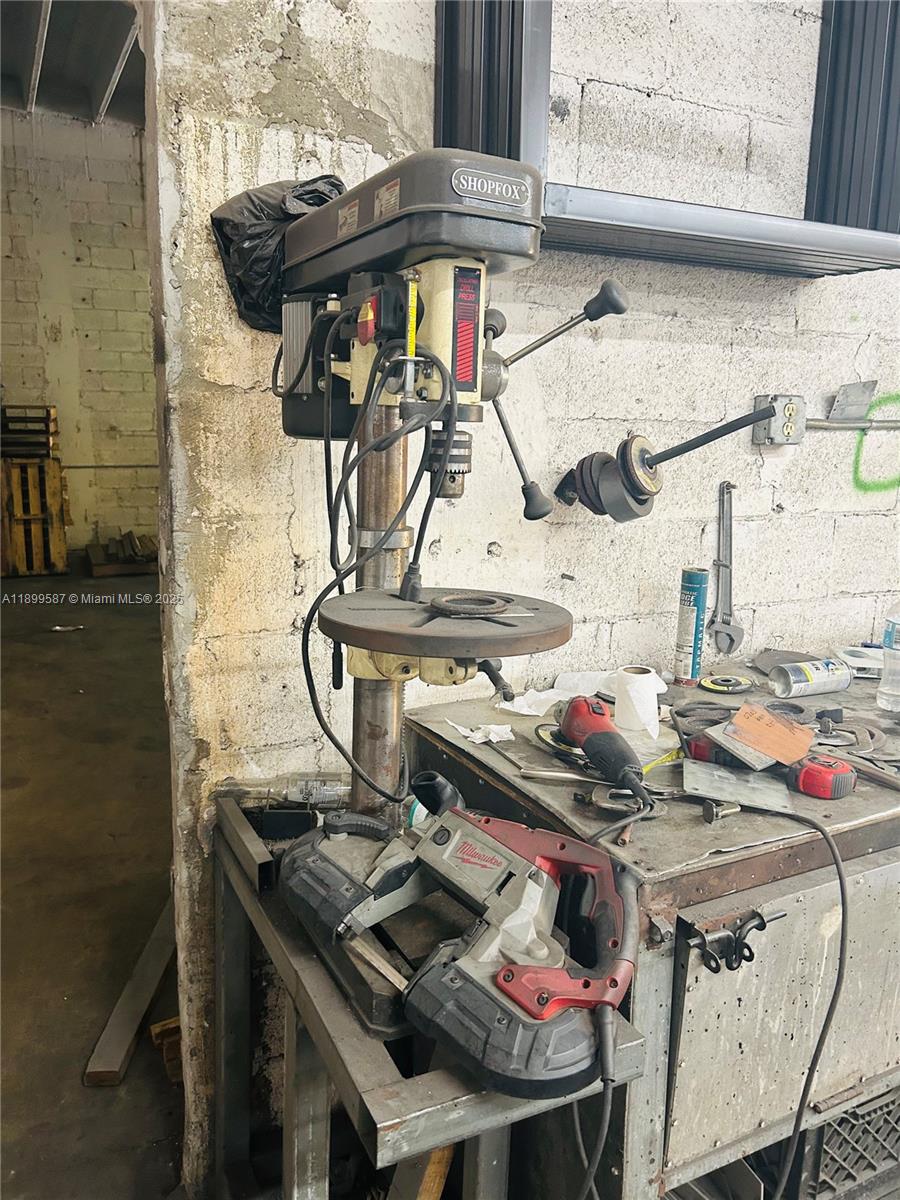 Подробнее   /   кв.футов $ 2025-10-20 0 Фото