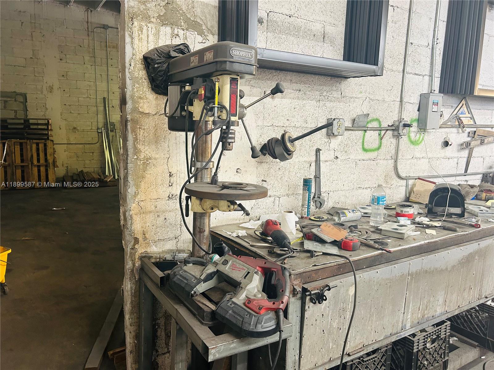 Подробнее   /   кв.футов $ 2025-10-20 0 Фото