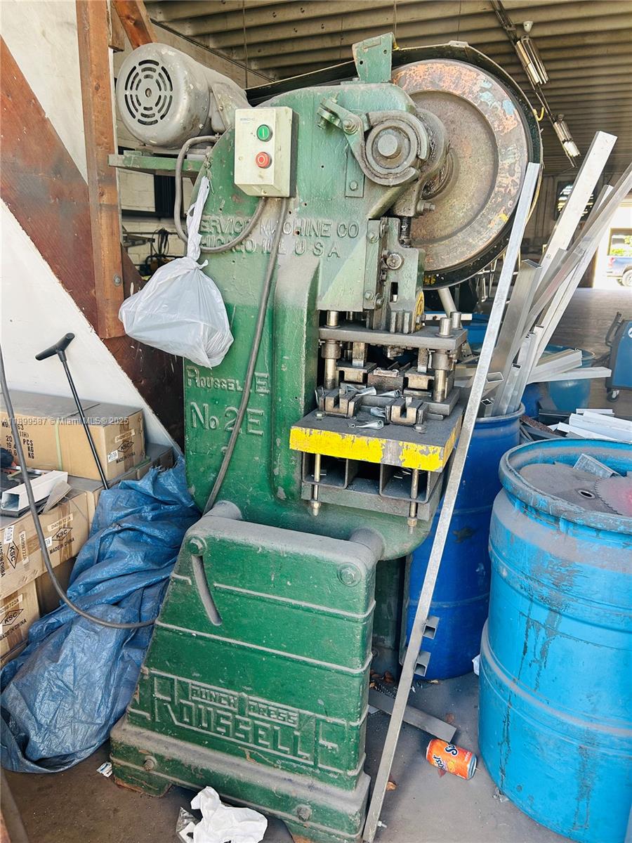 Подробнее   /   кв.футов $ 2025-10-20 0 Фото