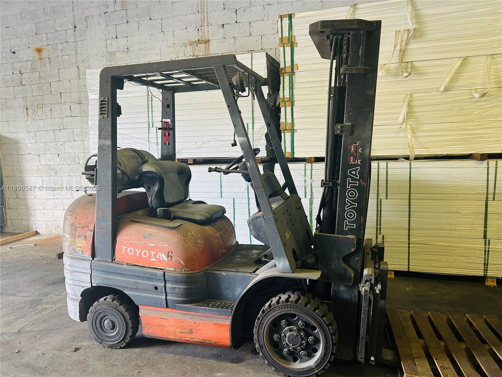 Подробнее   /   кв.футов $ 2025-10-20 0 Фото