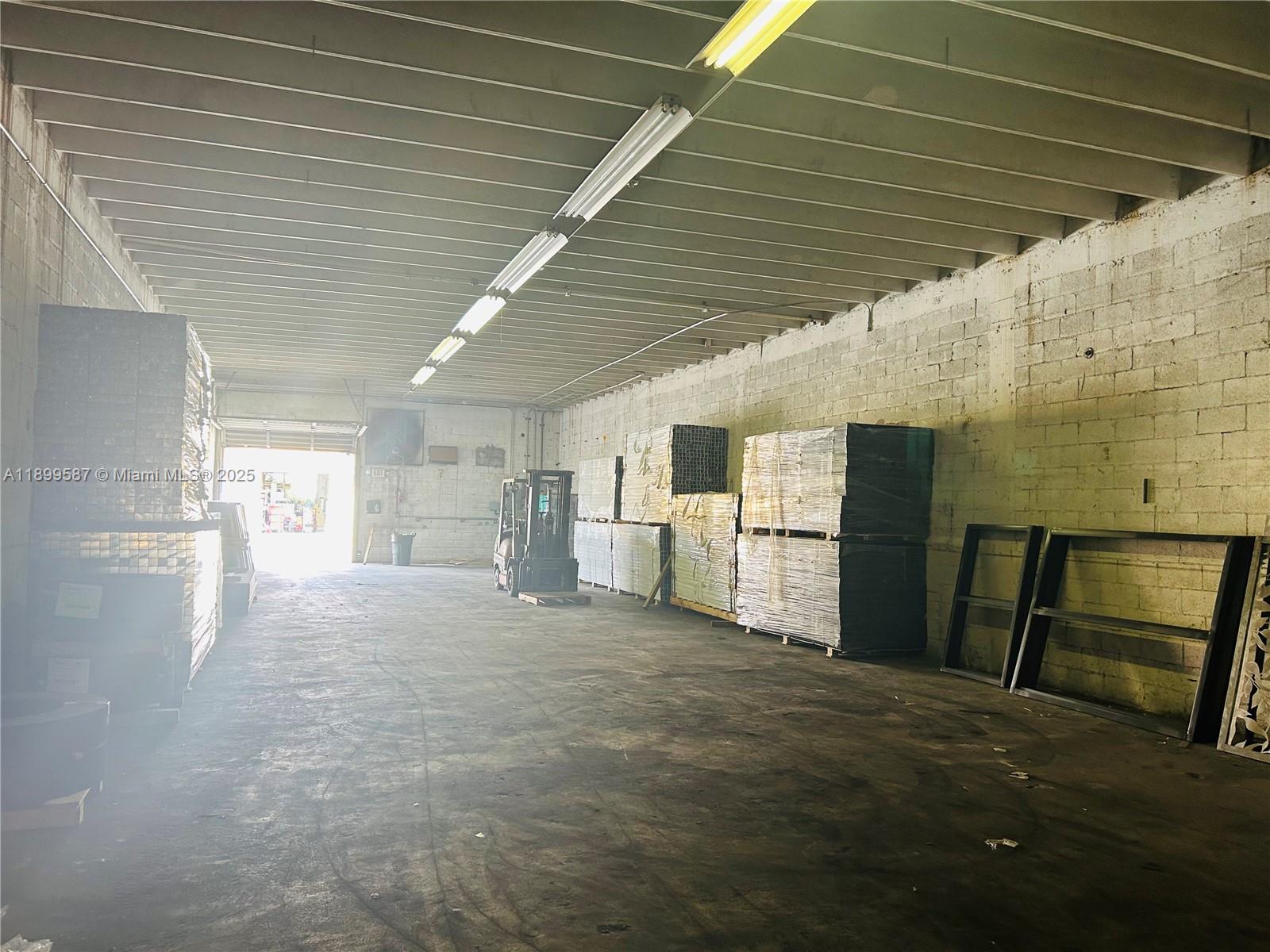 Подробнее   /   кв.футов $ 2025-10-20 0 Фото