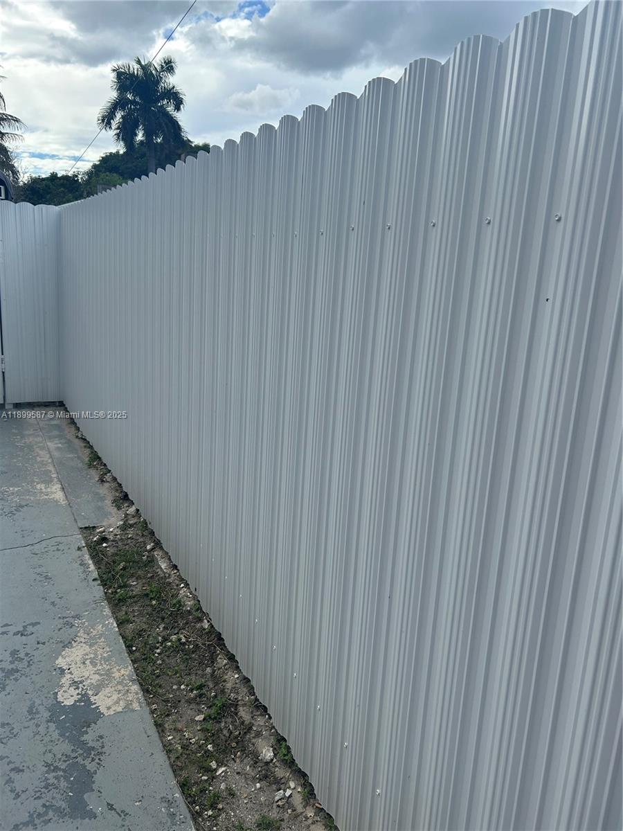 Подробнее   /   кв.футов $ 2025-10-20 0 Фото