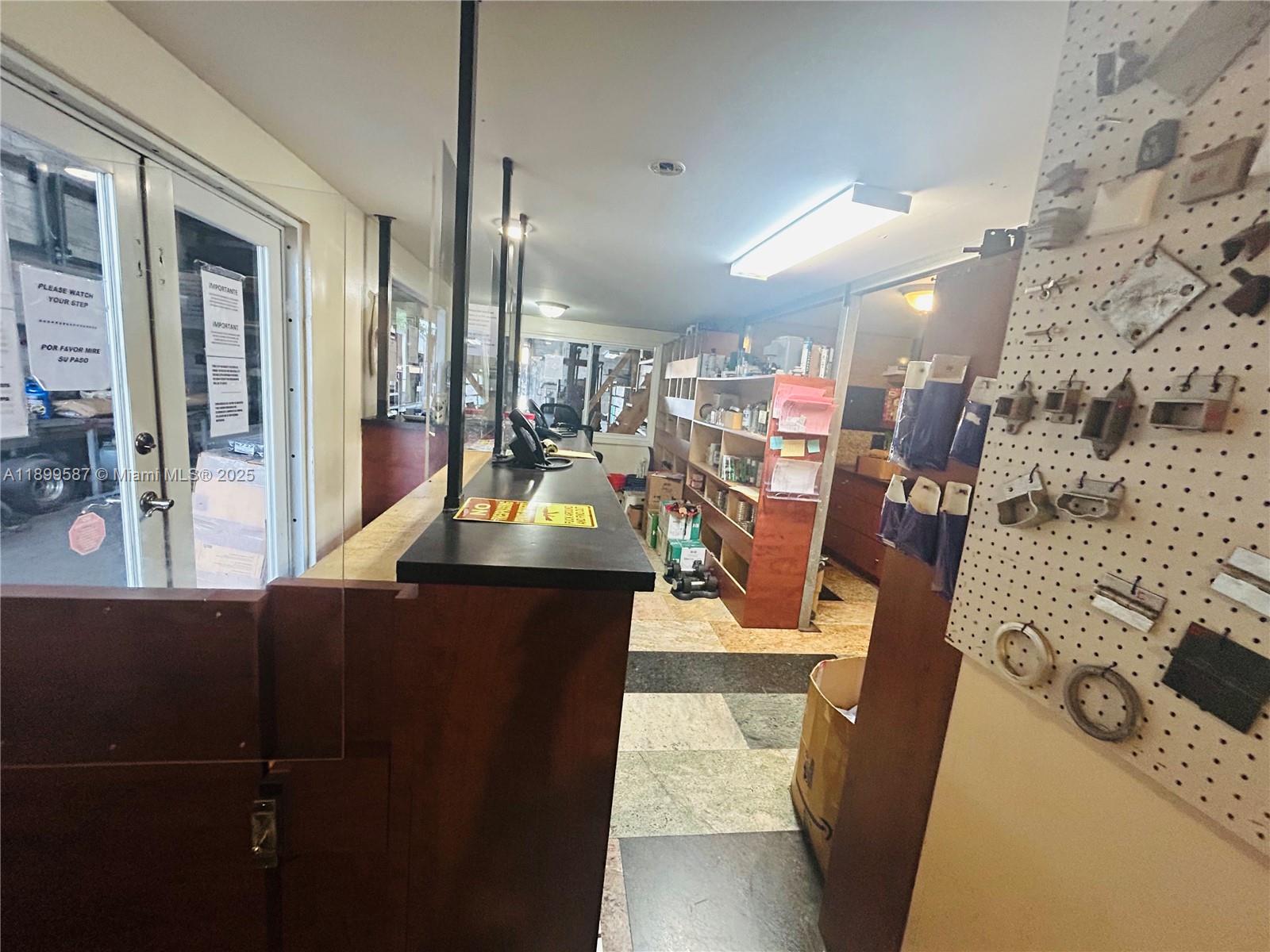 Подробнее   /   кв.футов $ 2025-10-20 0 Фото