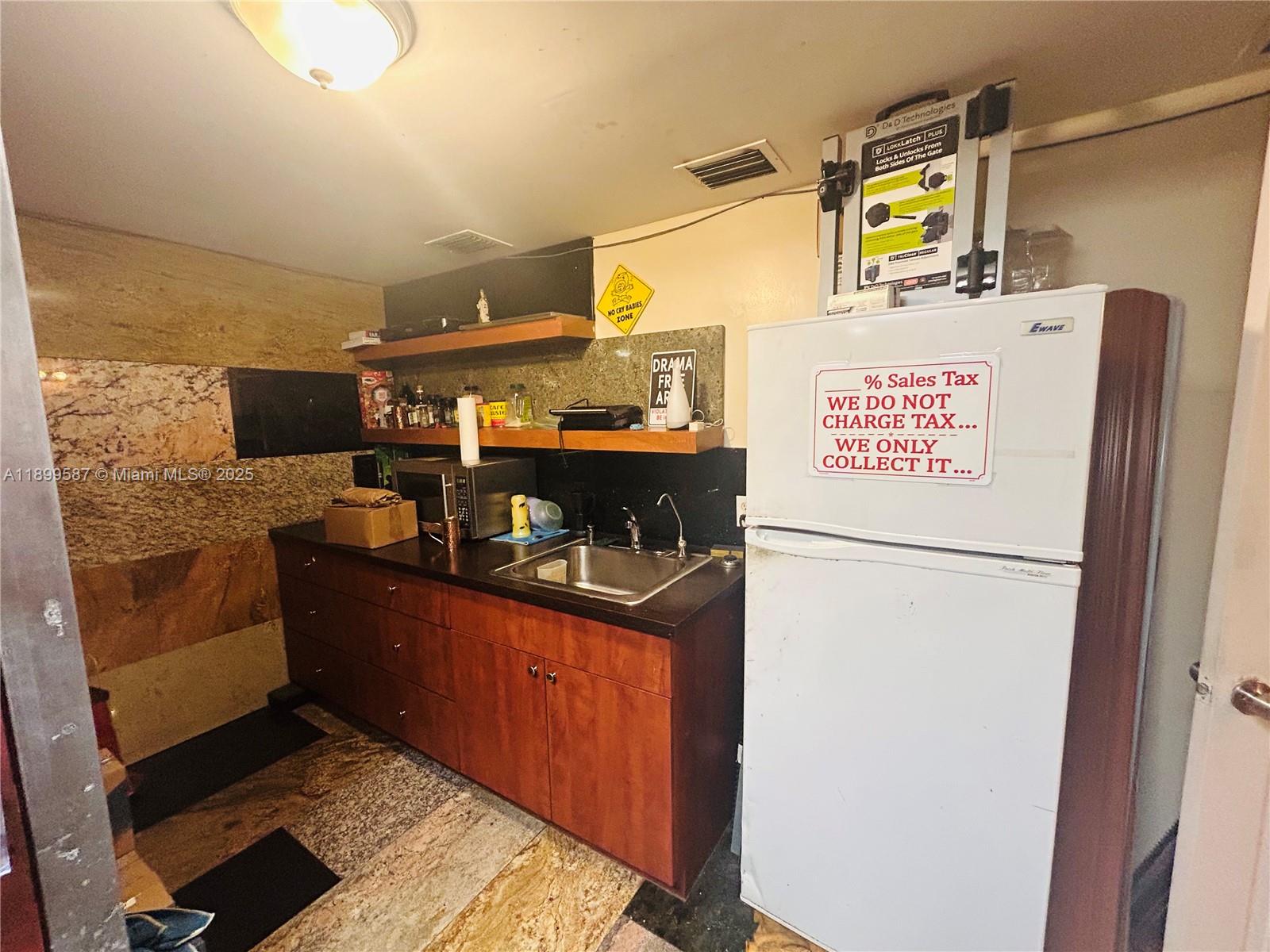 Подробнее   /   кв.футов $ 2025-10-20 0 Фото