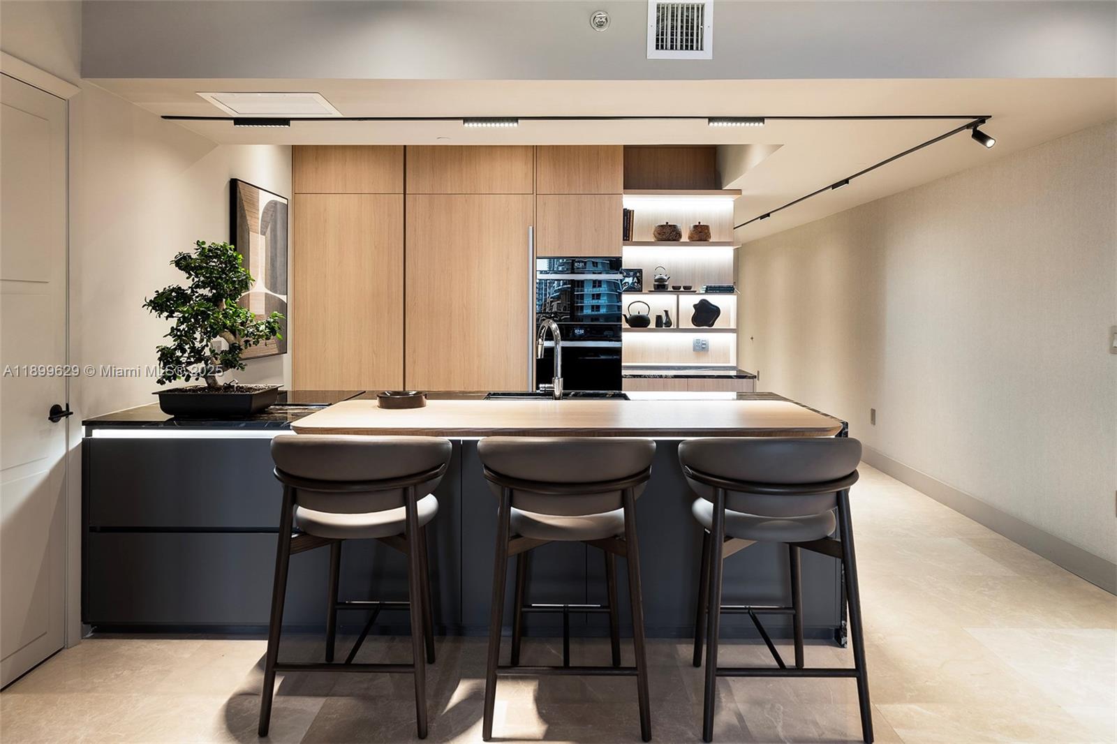 1810 2 / 2 1337 sq. ft. $ 2025-10-20 0 Photo