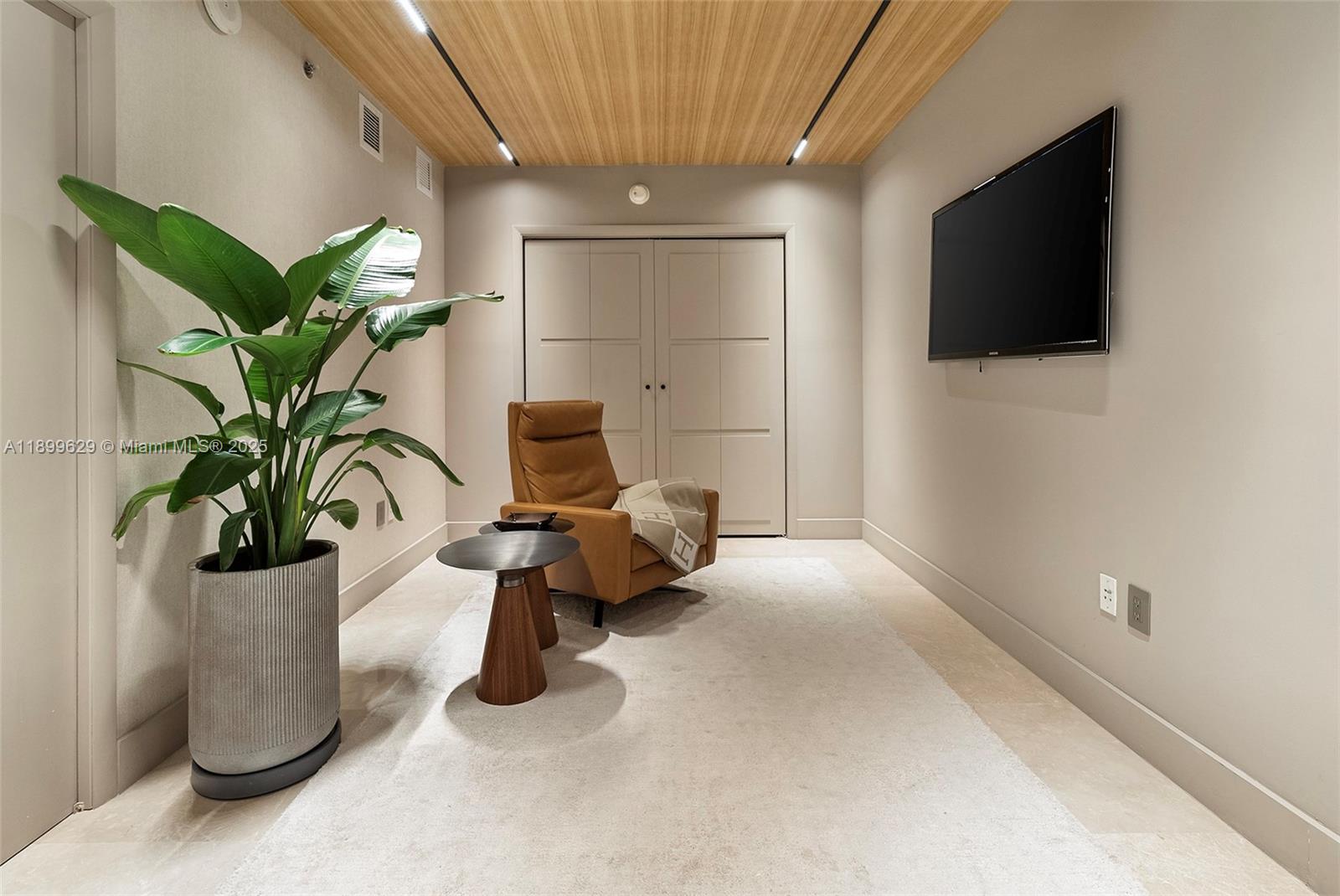 1810 2 / 2 1337 sq. ft. $ 2025-10-20 0 Photo
