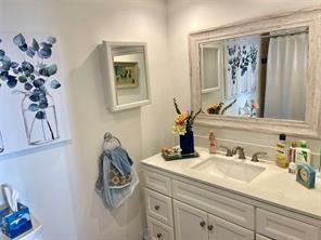 Ver detalles 810 2 / 2 1164 sq. ft. $ 2026-06-15 0 foto