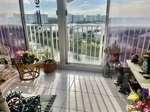 Ver detalles 810 2 / 2 1164 sq. ft. $ 2026-06-15 0 foto