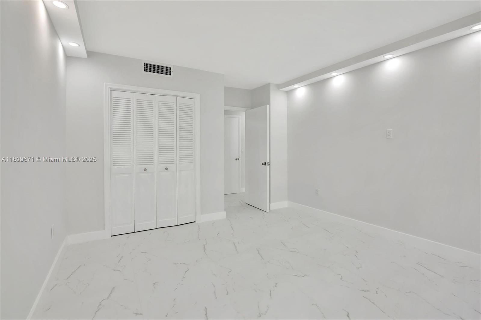 Photo of 9801 Collins Ave  #15X, Bal Harbour, Florida, 33154 - 