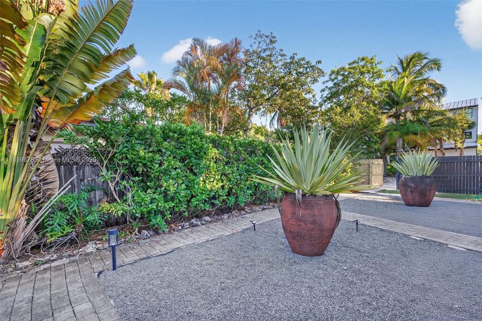 Подробнее   /  1526 кв.футов $ 2025-10-20 0 Фото