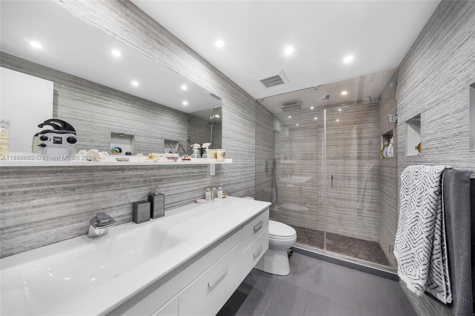Photo of 9801 Collins Ave  #16U, Bal Harbour, Florida, 33154 - 