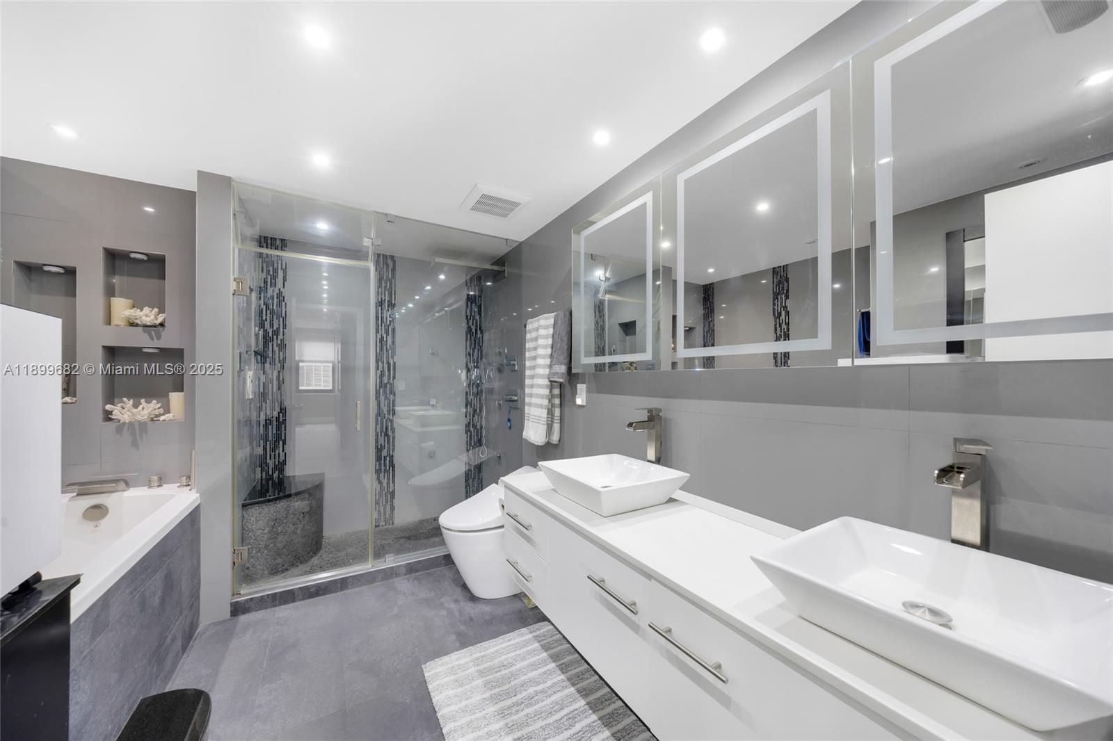 Photo of 9801 Collins Ave  #16U, Bal Harbour, Florida, 33154 - 
