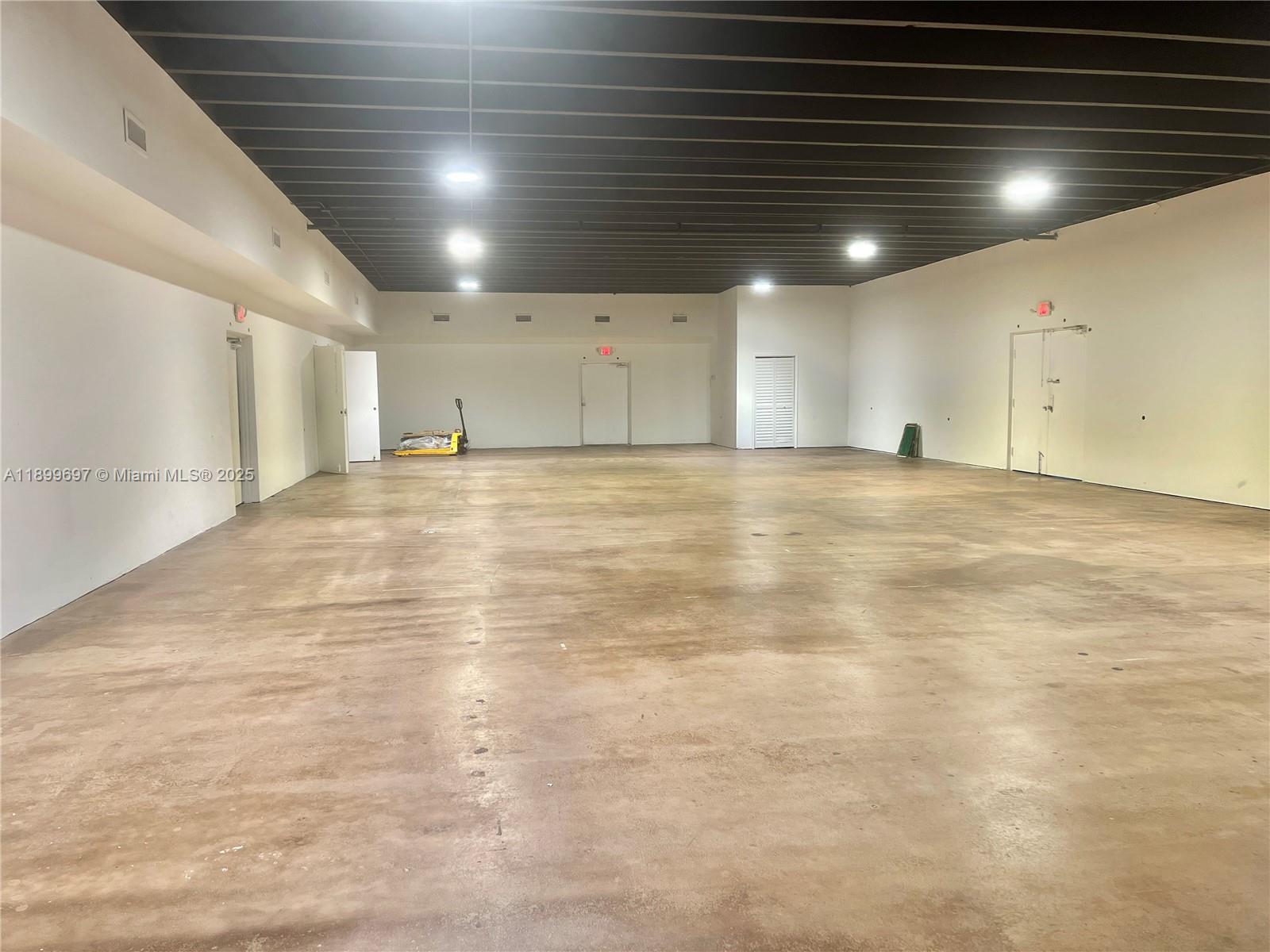 See details   /   sq. ft. $ 2025-10-21 0 Photo