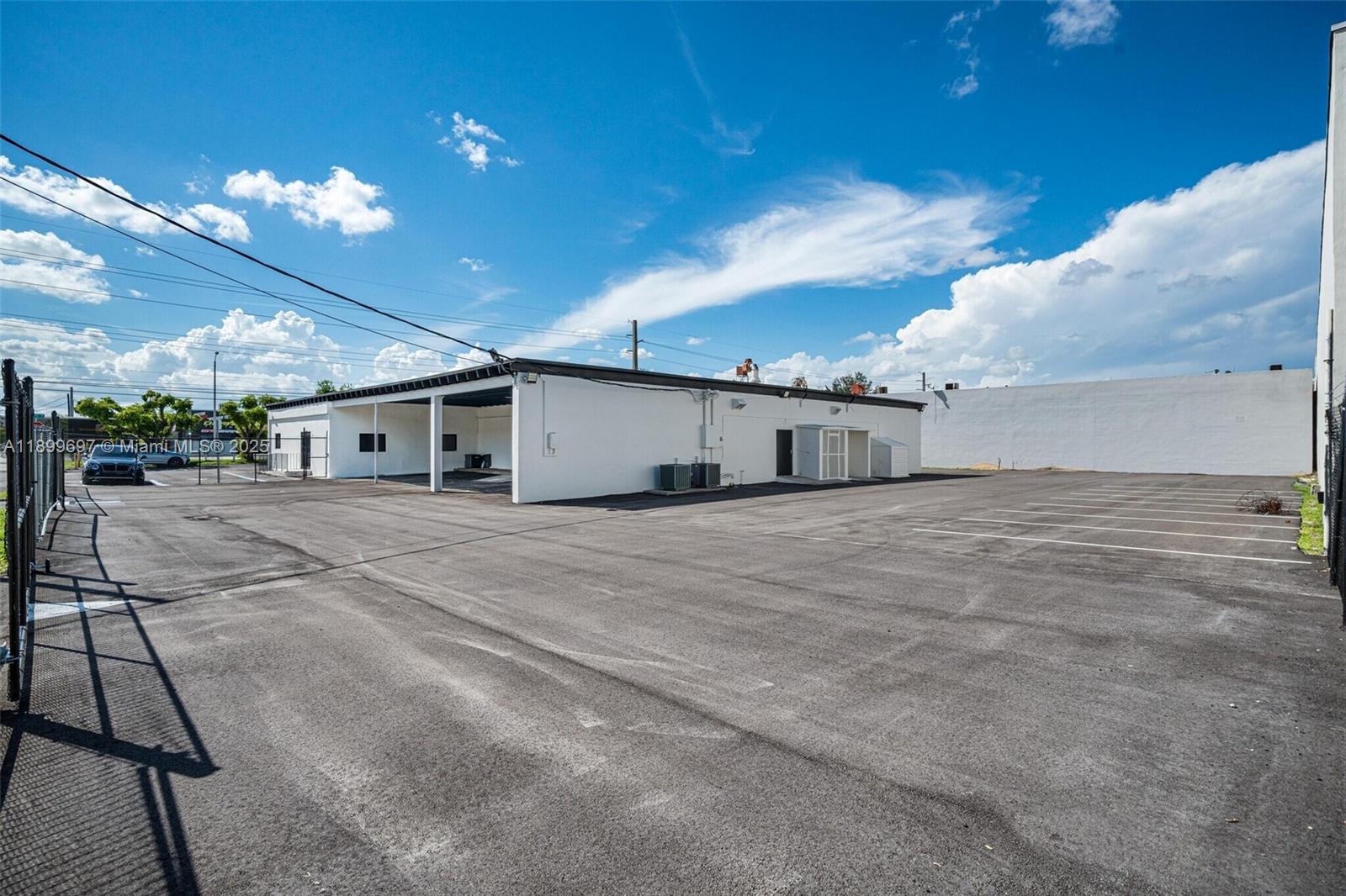 See details   /   sq. ft. $ 2025-10-21 0 Photo