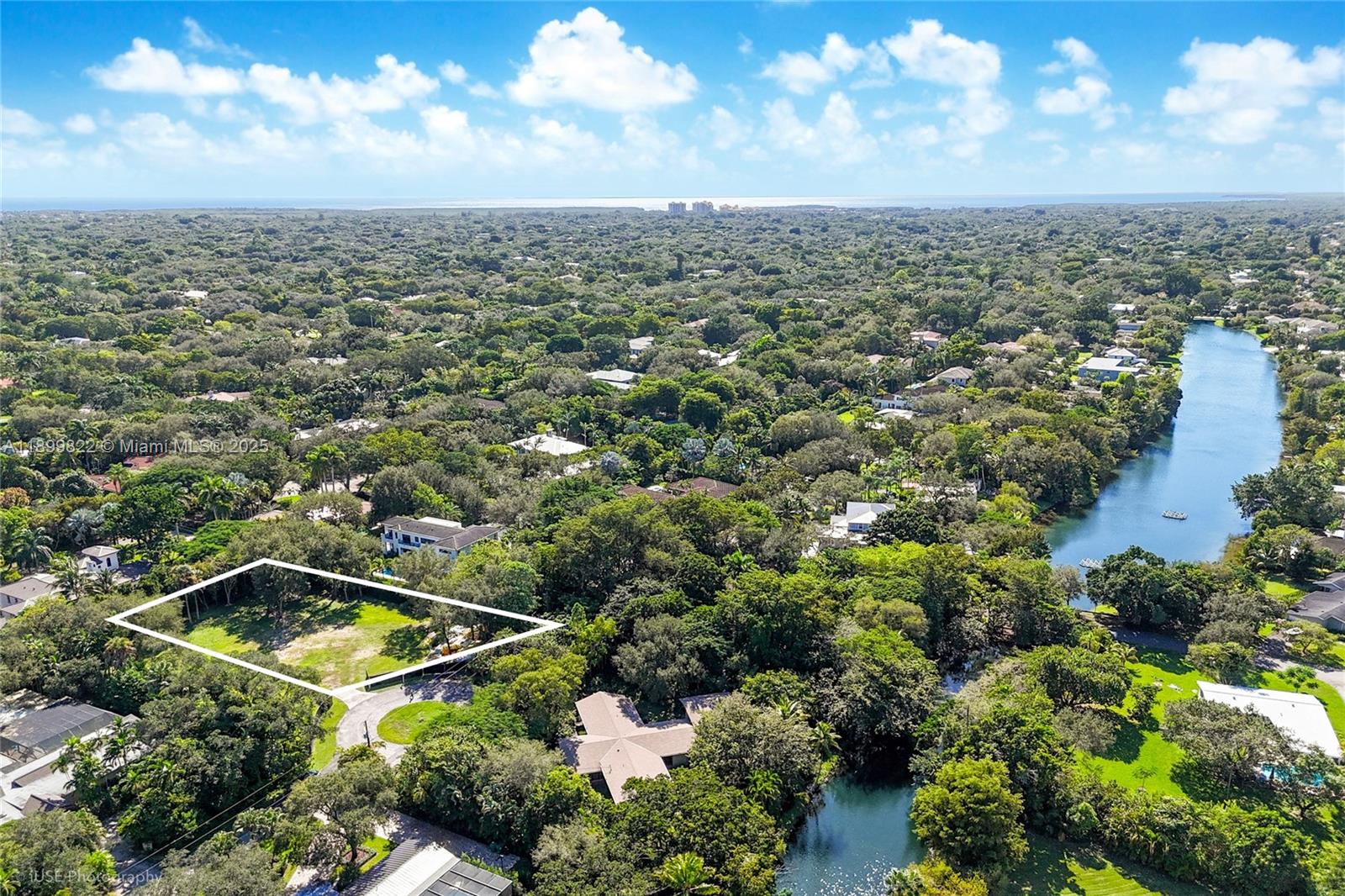   /   sq. ft. $ 2025-10-21 0 foto