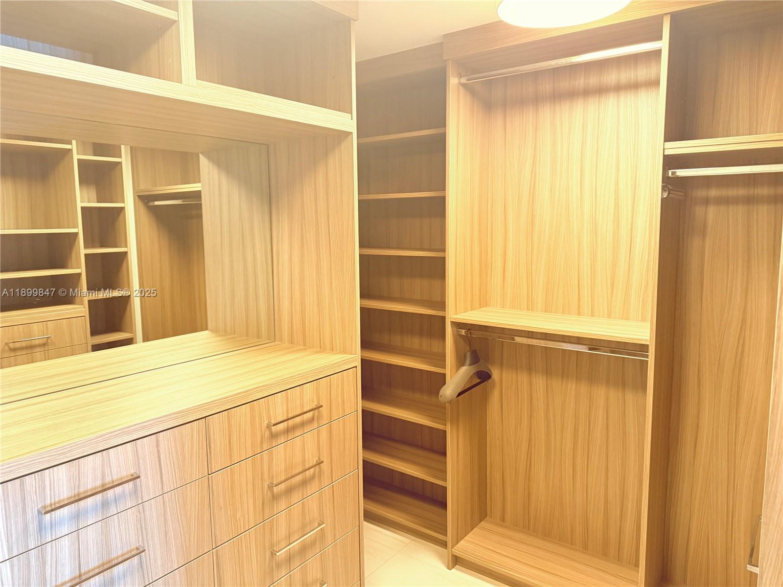 Photo of 17111 Biscayne Blvd #409, North Miami Beach, Florida, 33160 -