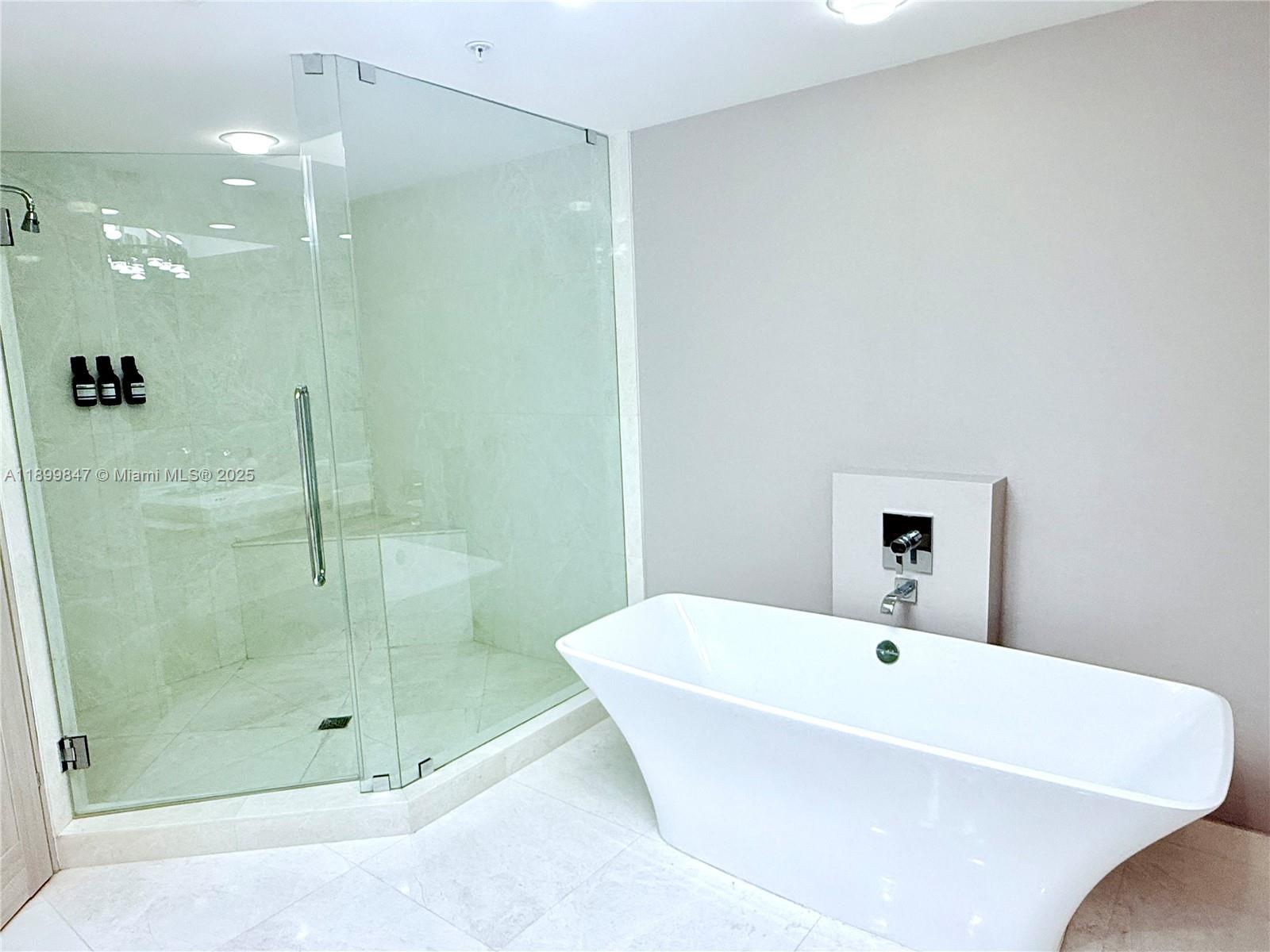 Photo of 17111 Biscayne Blvd #409, North Miami Beach, Florida, 33160 -